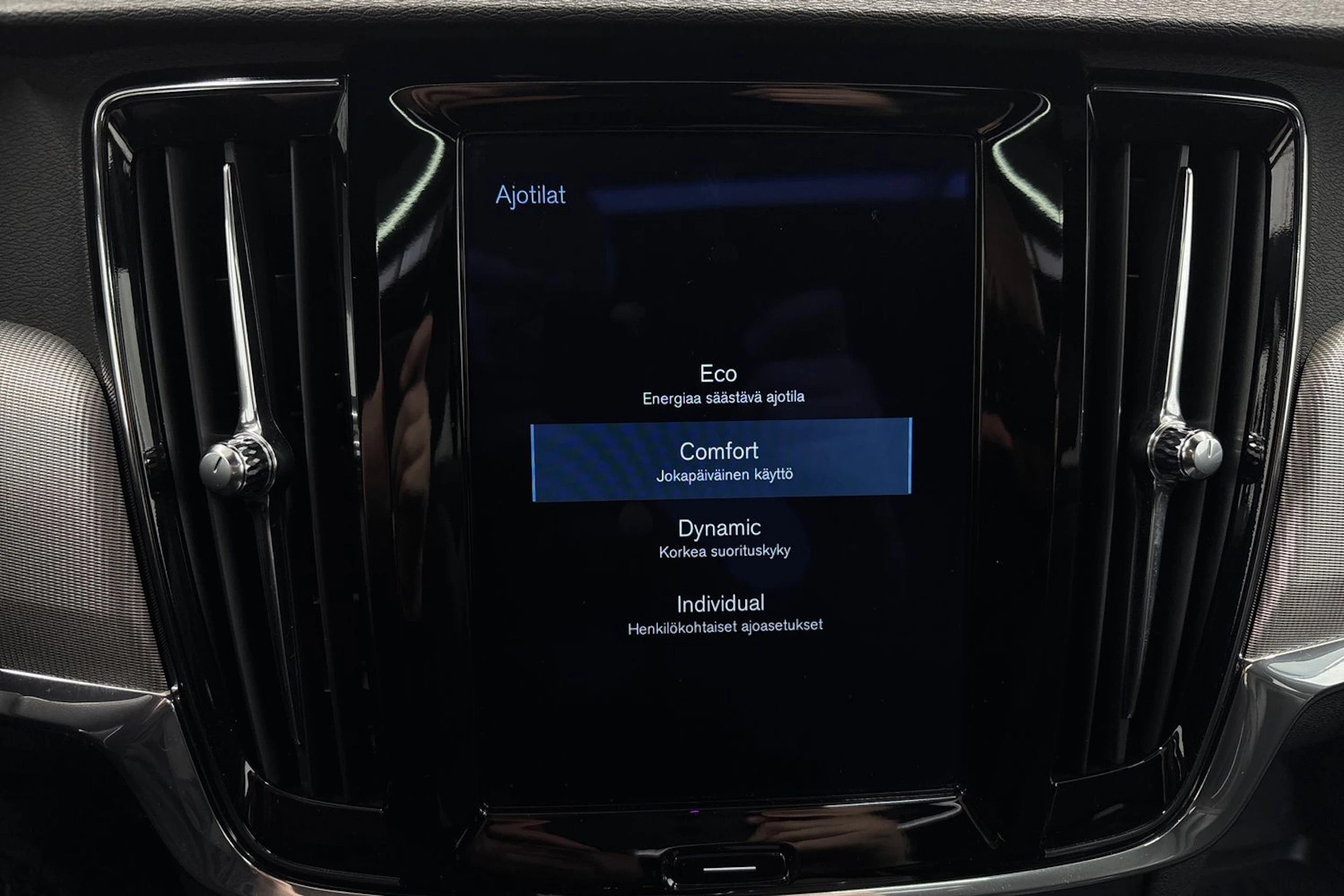 harmaa Volvo S90 2018 kuva 24.