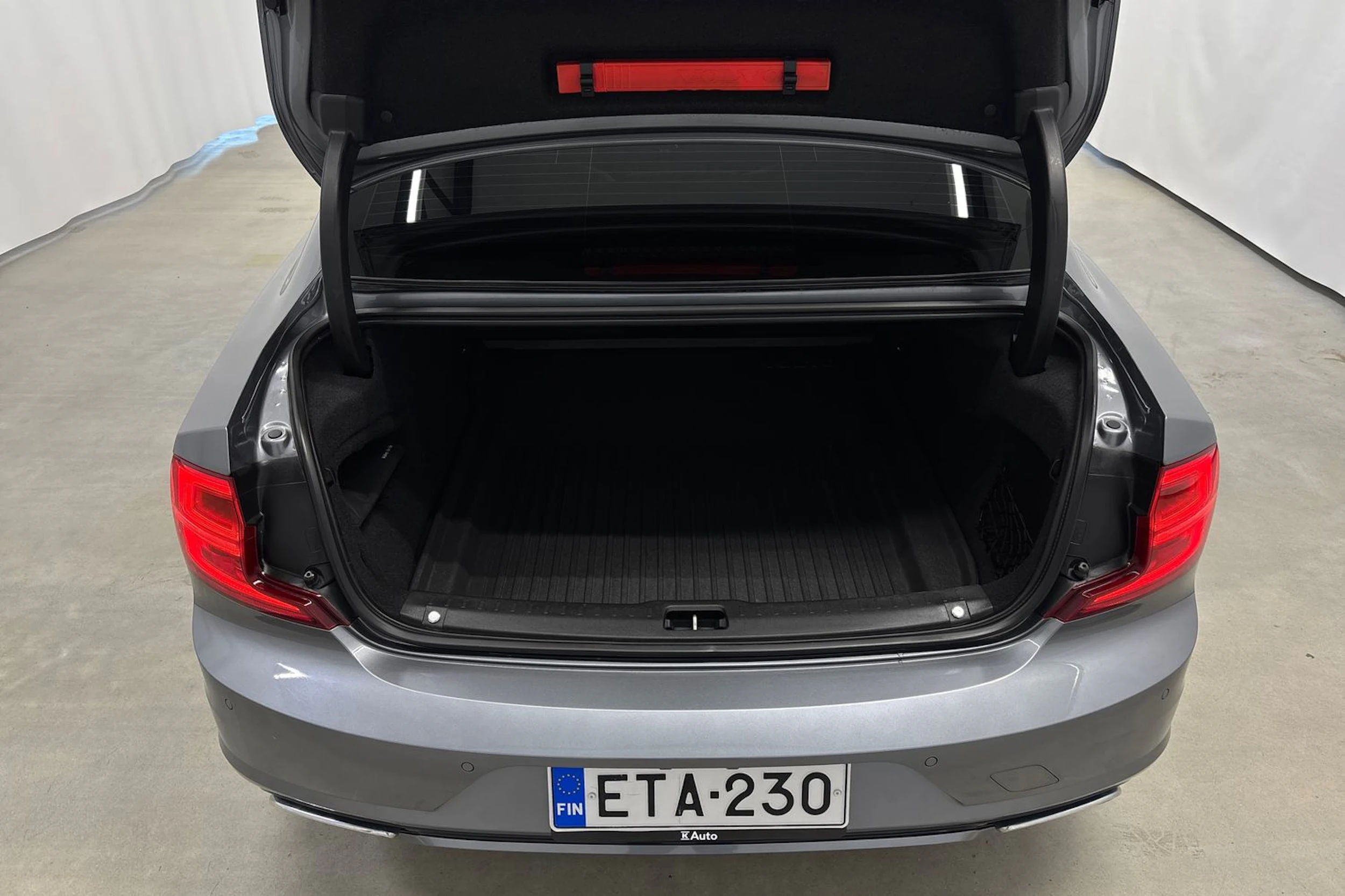 harmaa Volvo S90 2018 kuva 27.