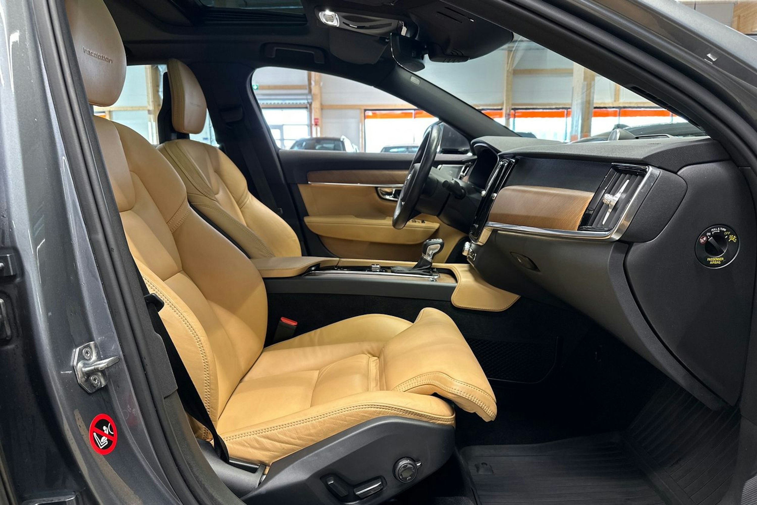 harmaa Volvo S90 2017 kuva 13.