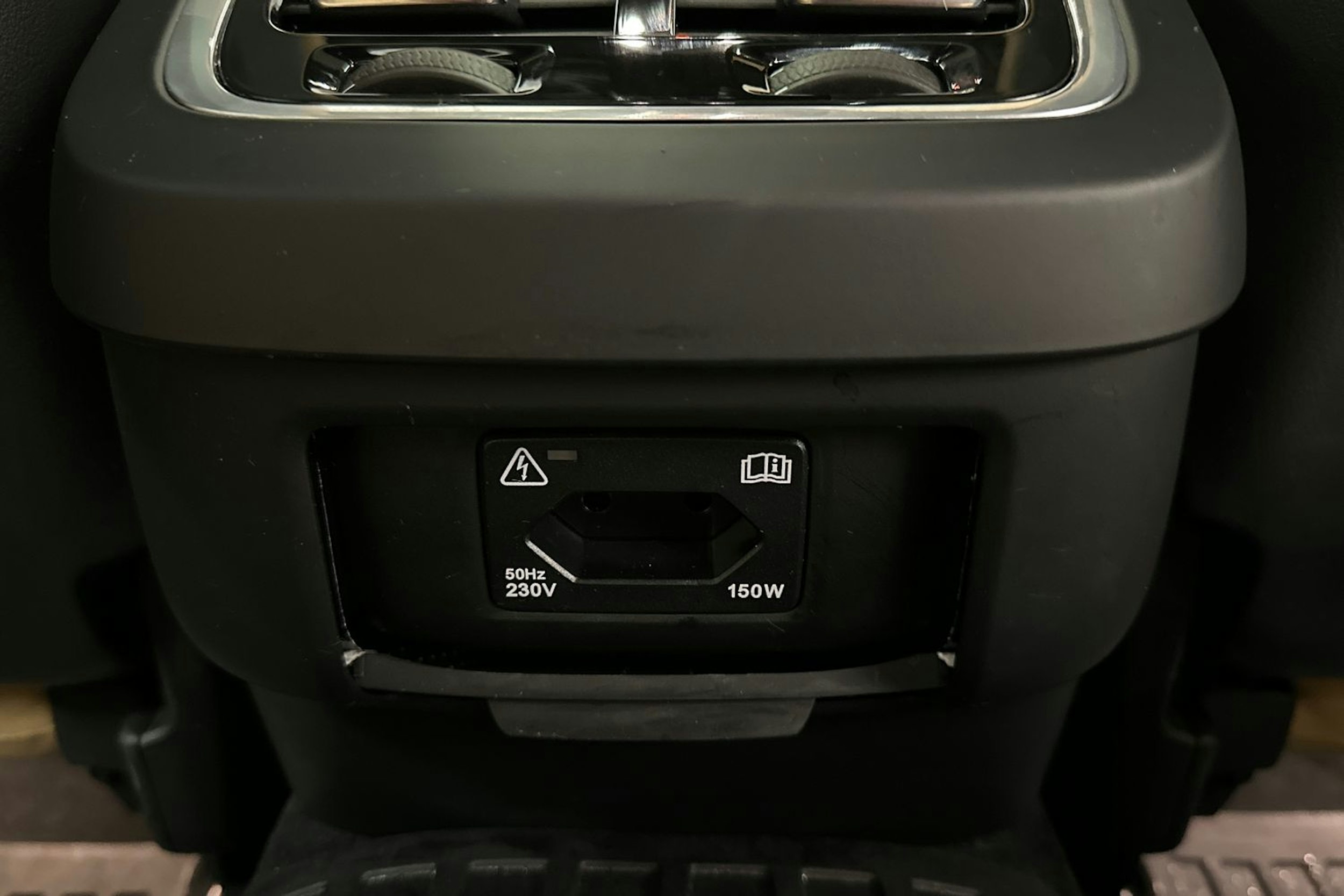 harmaa Volvo S90 2017 kuva 18.