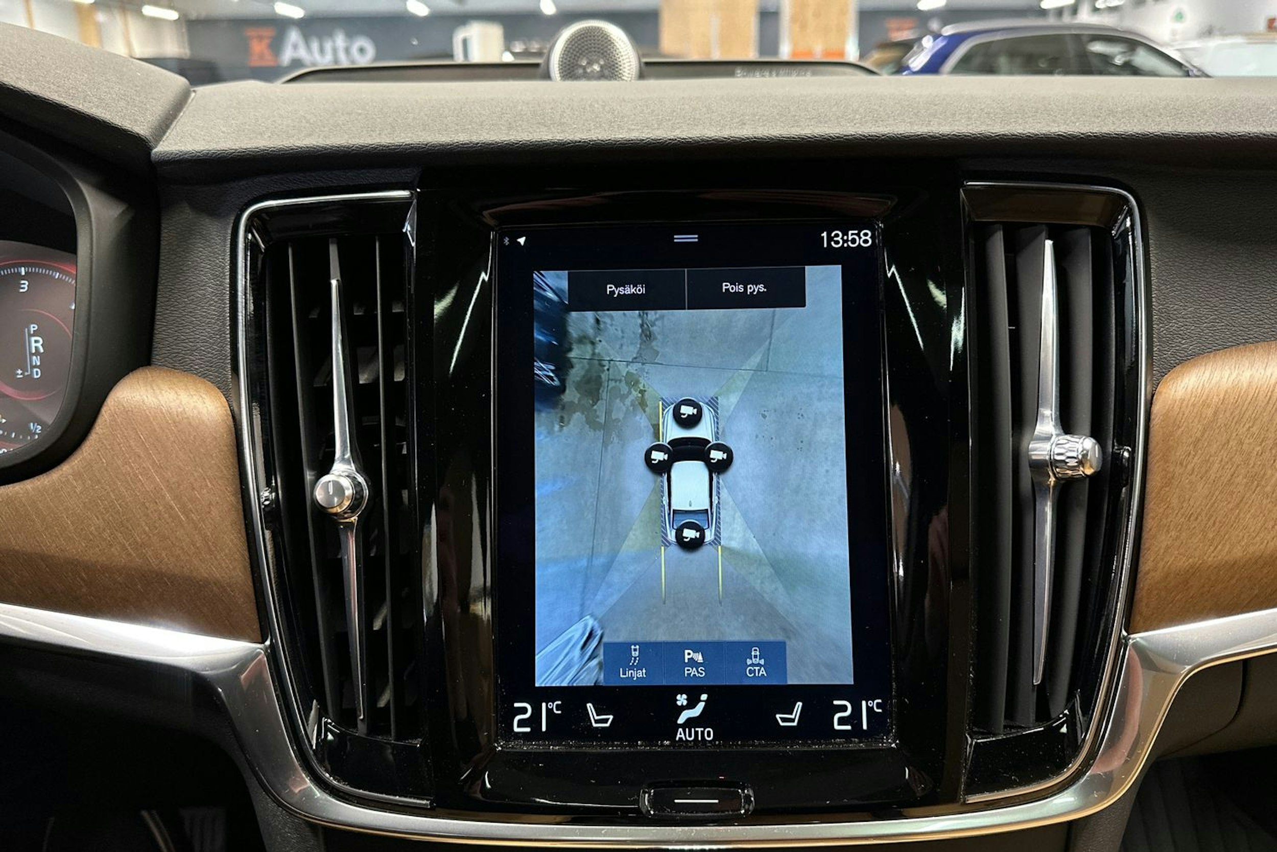 harmaa Volvo S90 2017 kuva 23.