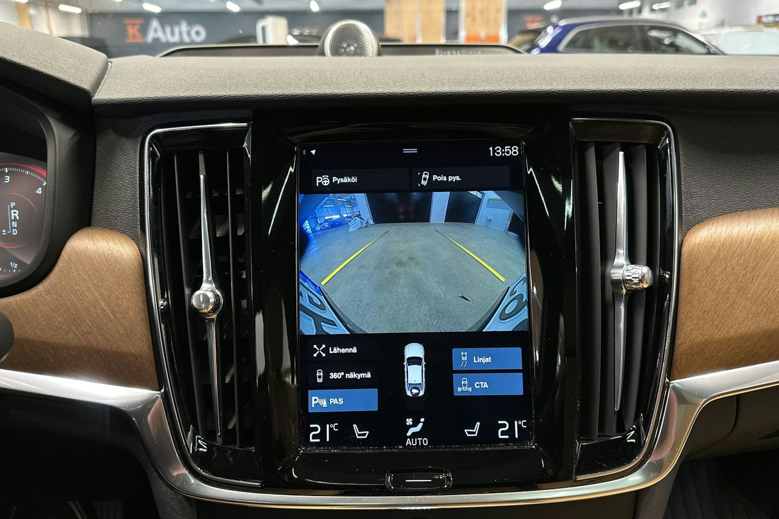 harmaa Volvo S90 2017 kuva 24.