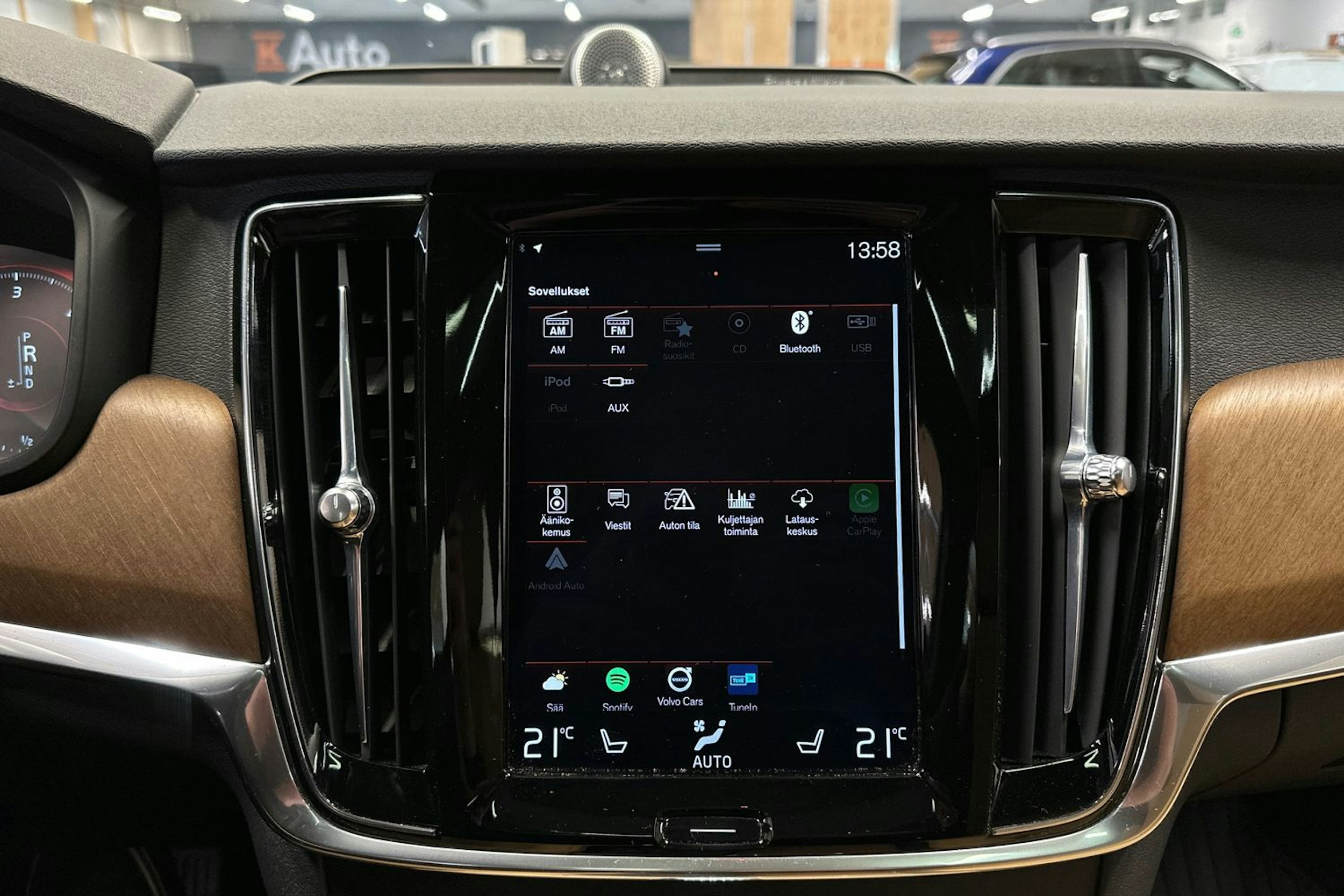 harmaa Volvo S90 2017 kuva 25.