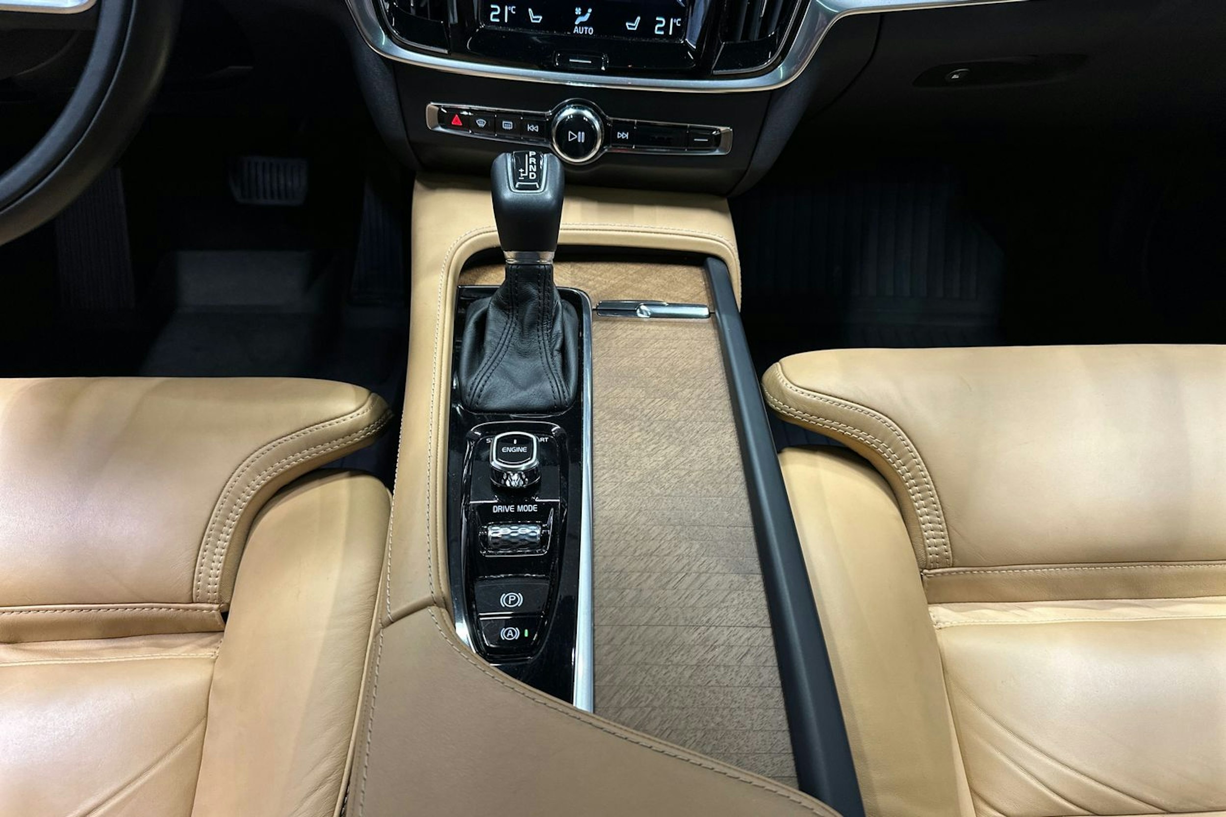 harmaa Volvo S90 2017 kuva 28.