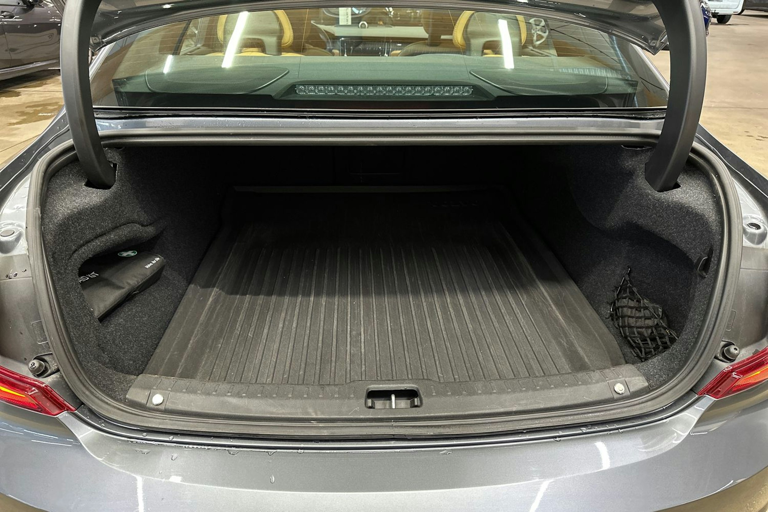 harmaa Volvo S90 2017 kuva 35.