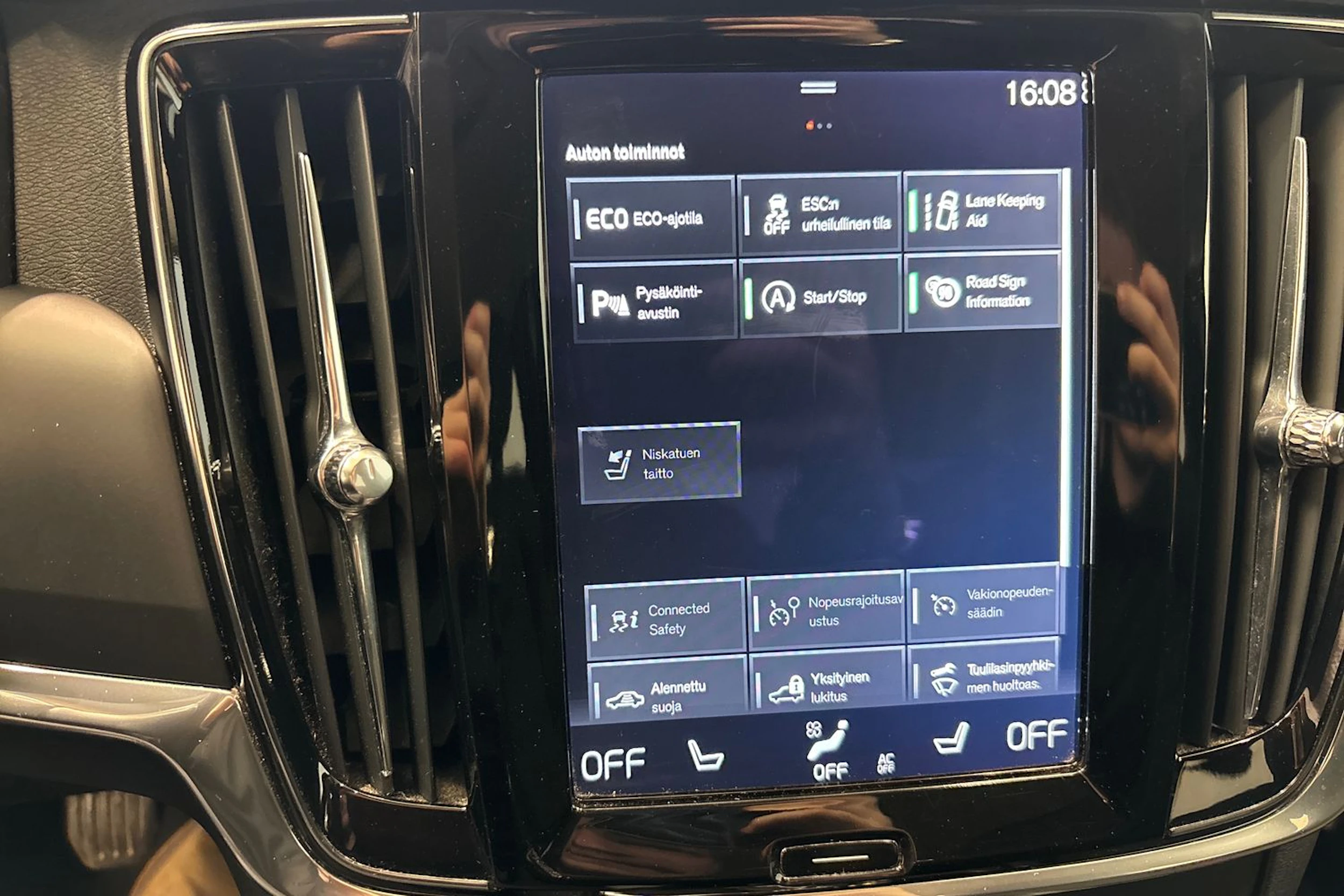 Sininen Volvo S90 2017 kuva 26.