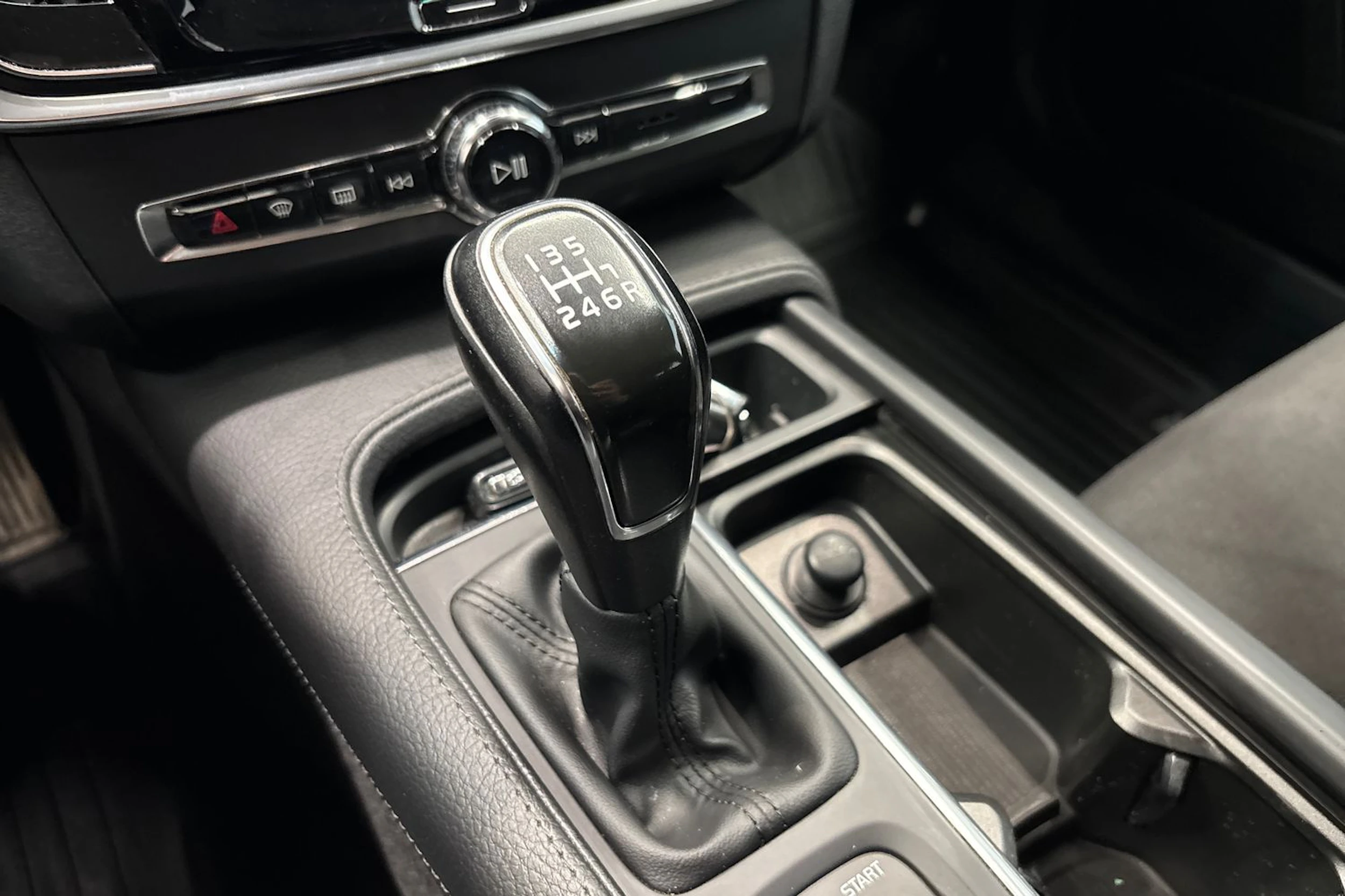 Sininen Volvo S90 2017 kuva 28.