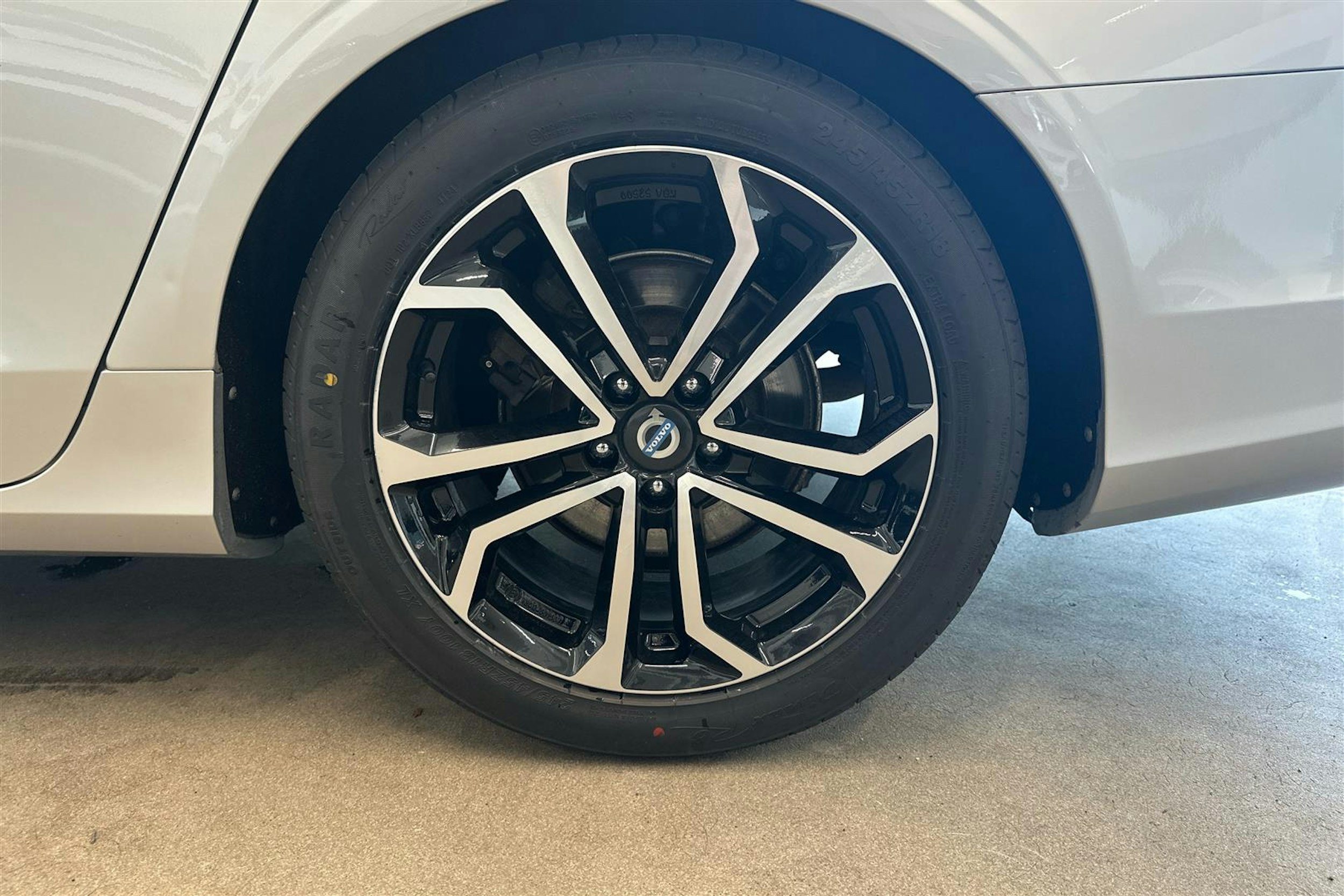 hopea Volvo S90 2017 kuva 9.
