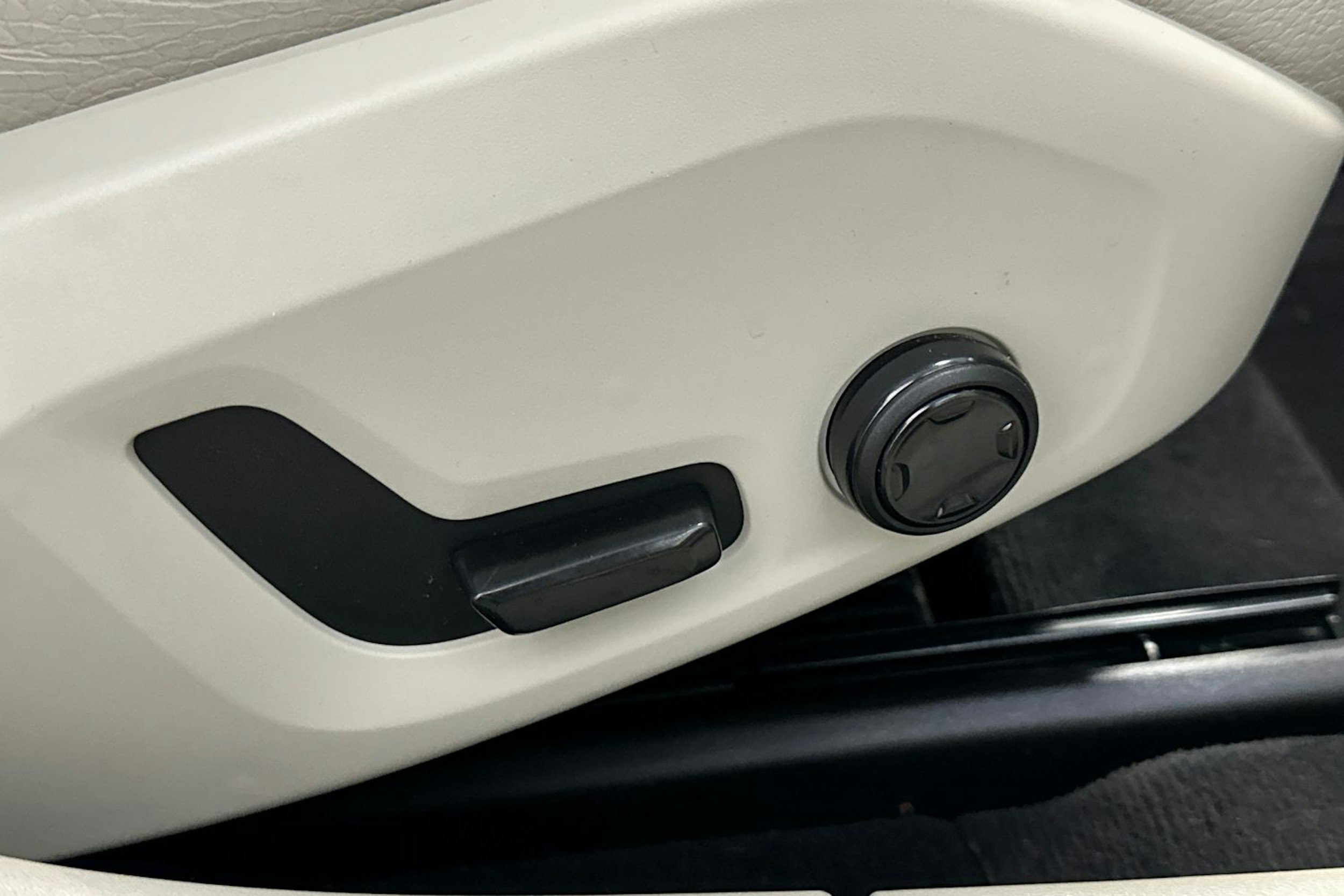 sininen Volvo S90 2017 kuva 17.