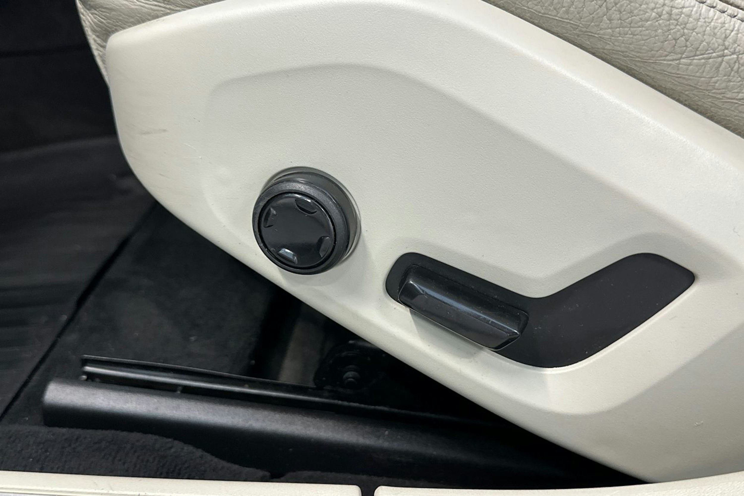 sininen Volvo S90 2017 kuva 19.