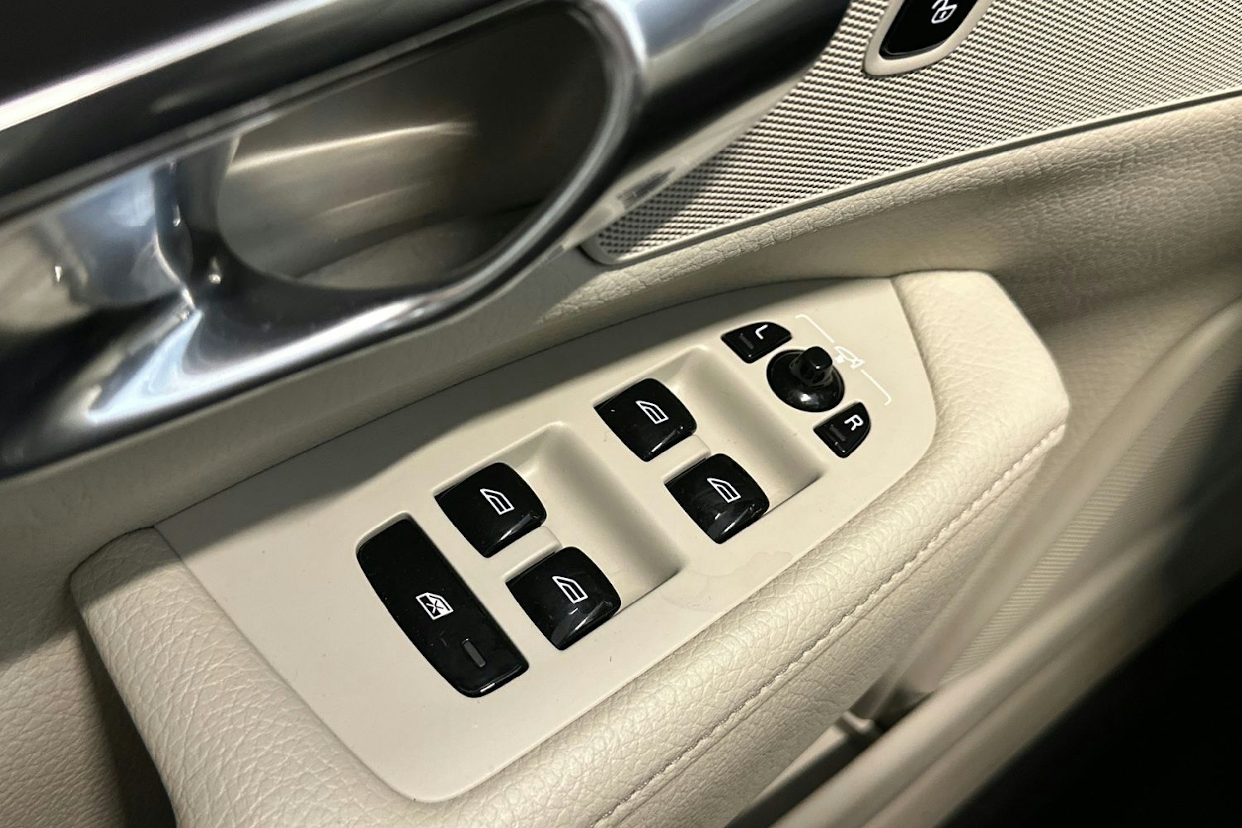 sininen Volvo S90 2017 kuva 20.