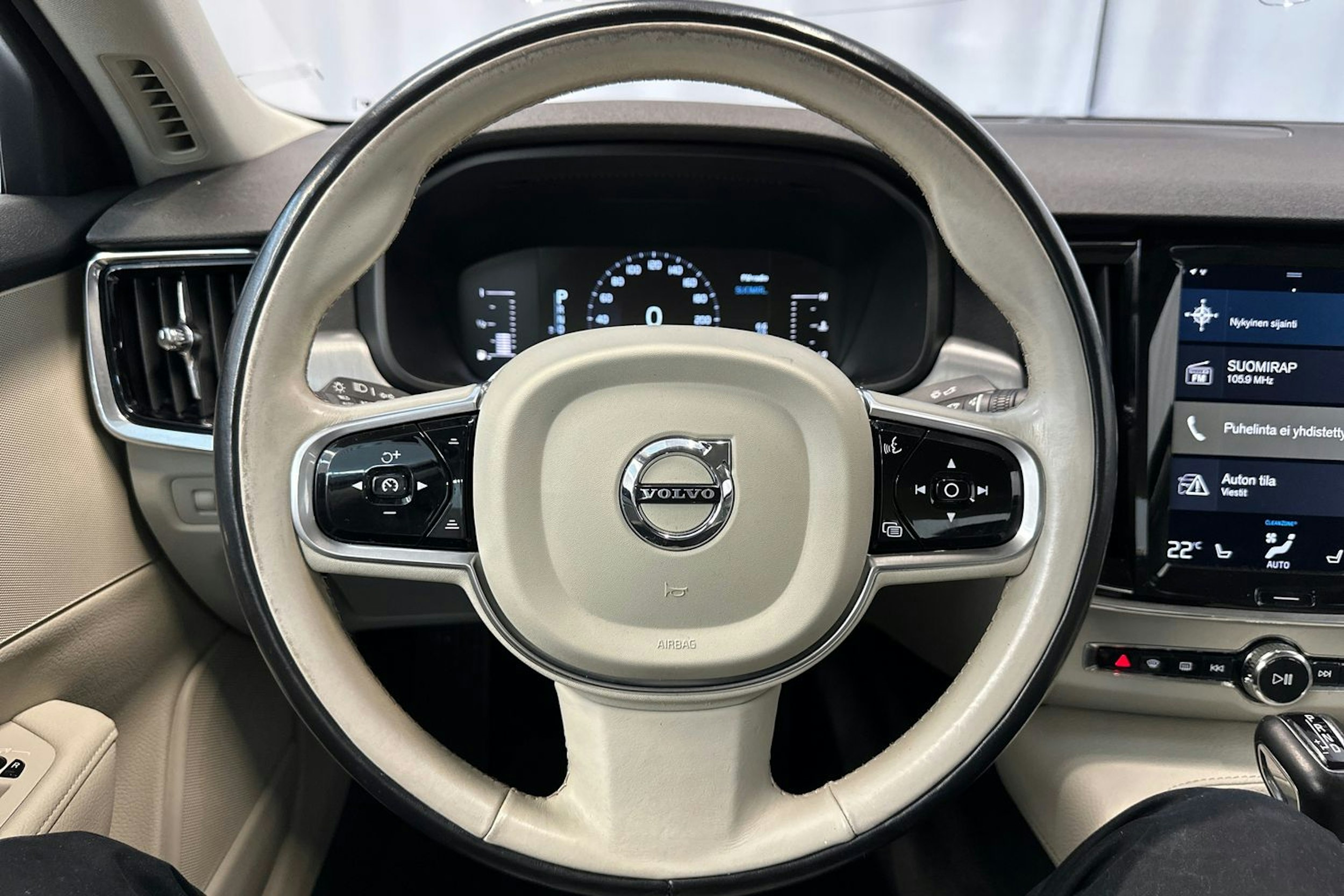 sininen Volvo S90 2017 kuva 21.