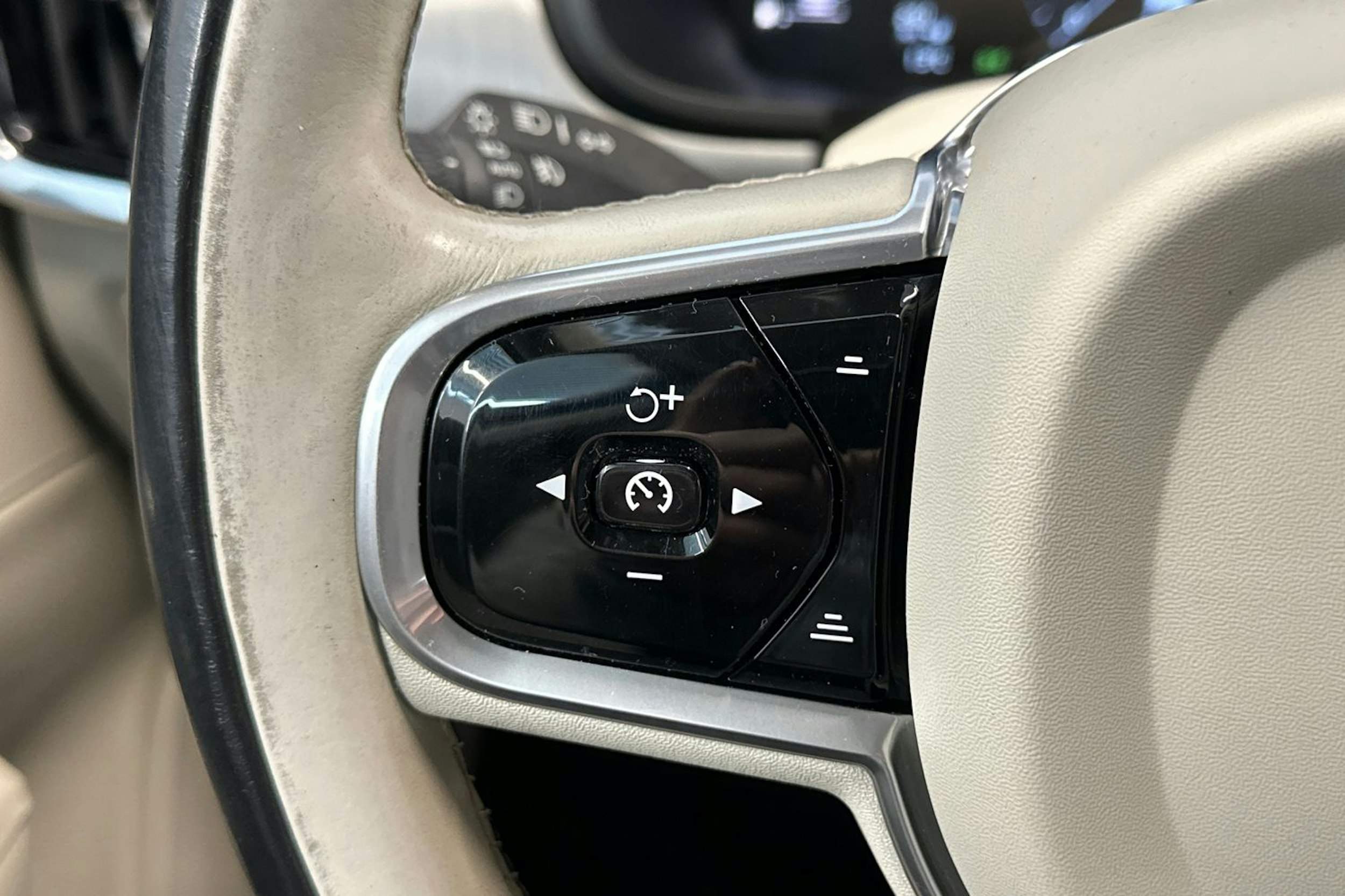 sininen Volvo S90 2017 kuva 22.