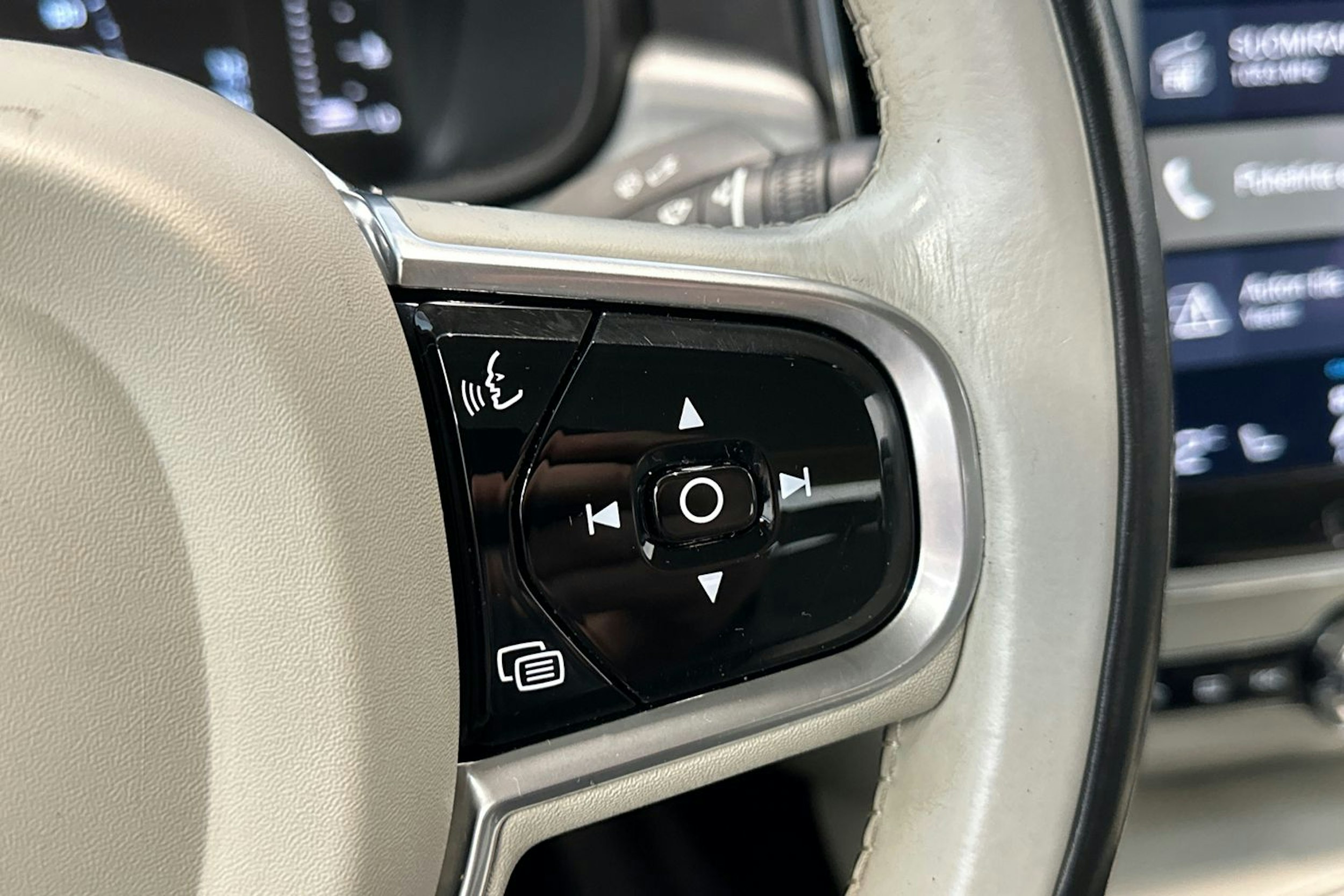 sininen Volvo S90 2017 kuva 23.