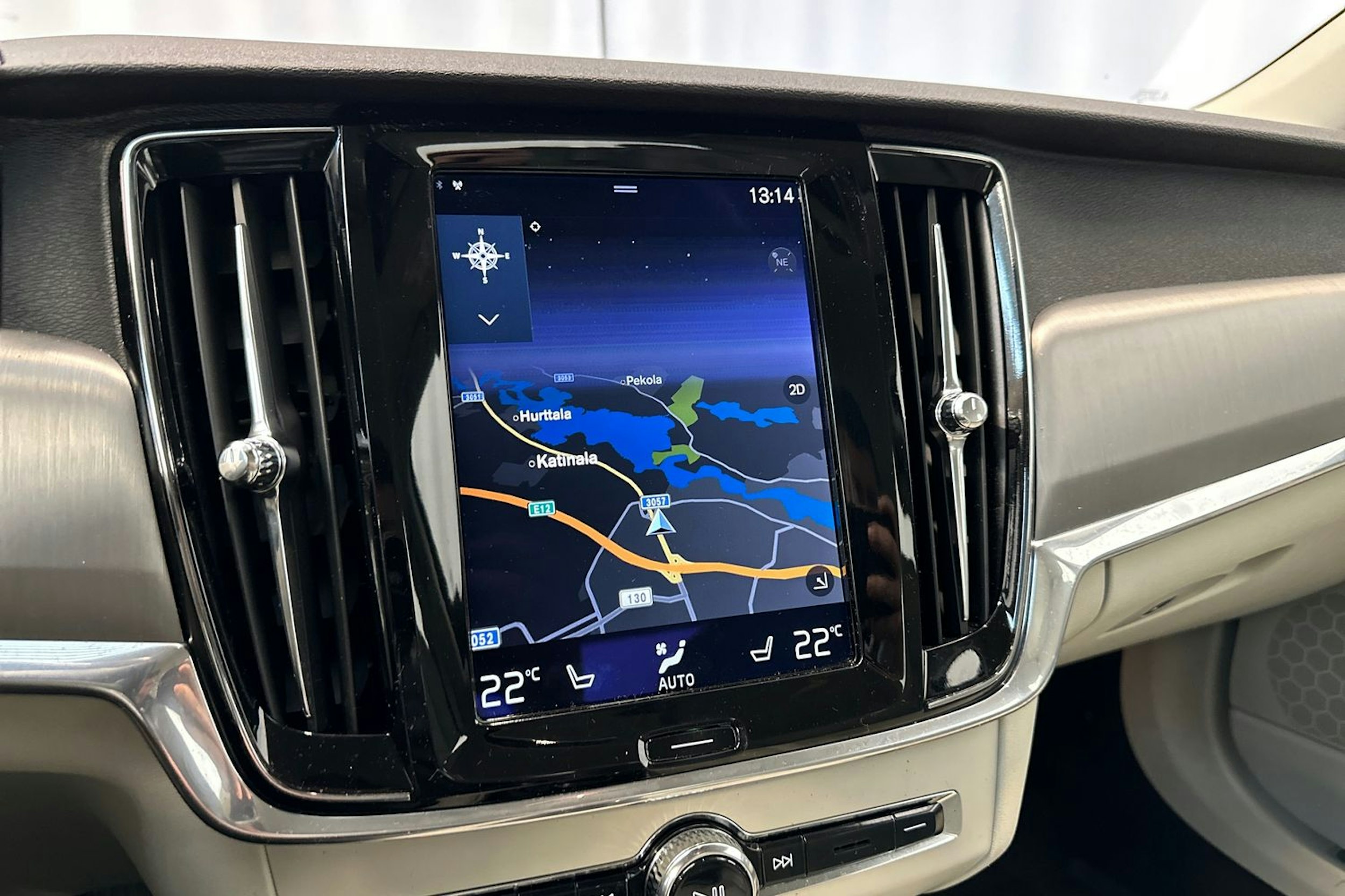 sininen Volvo S90 2017 kuva 26.