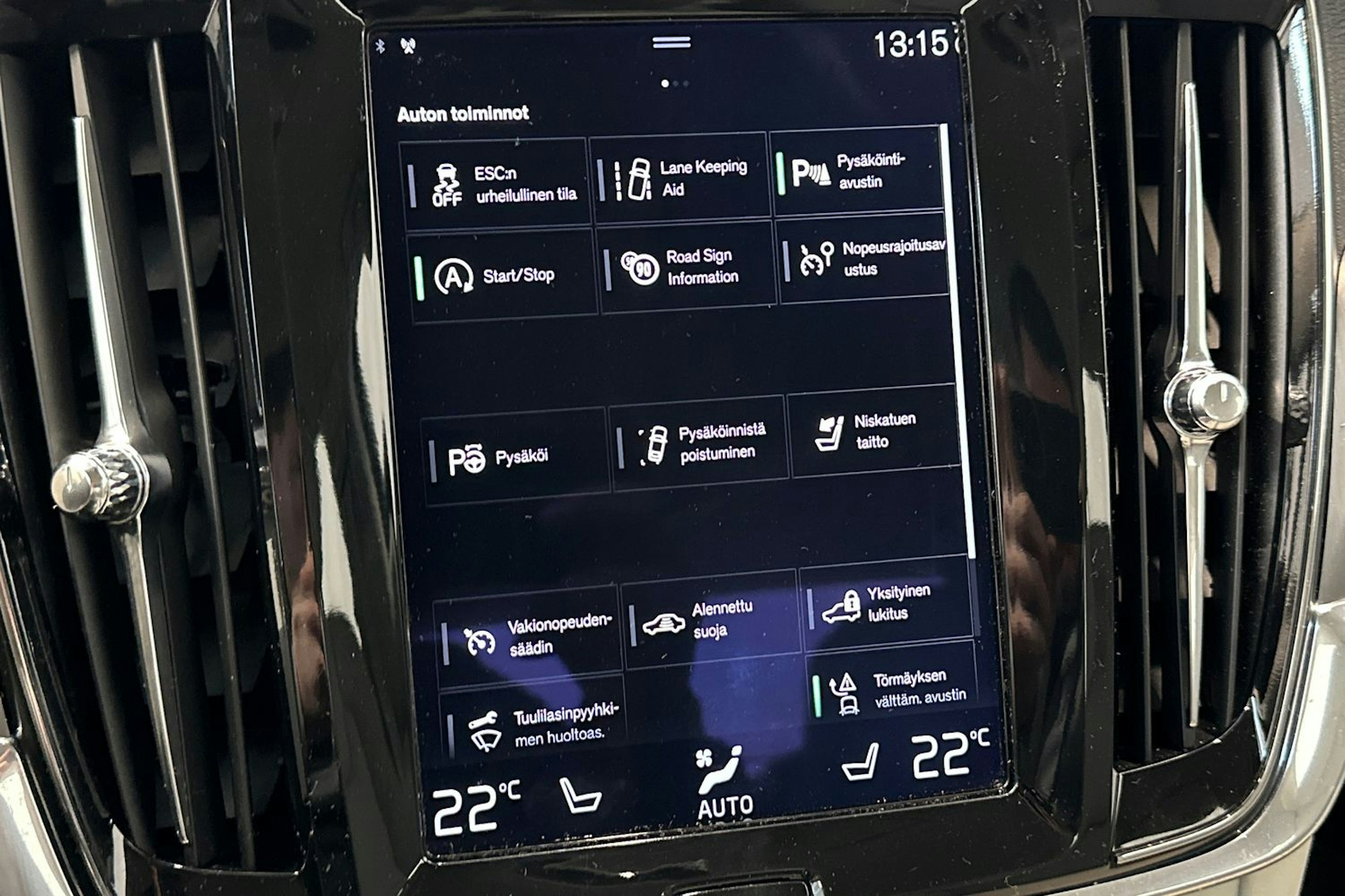 sininen Volvo S90 2017 kuva 28.