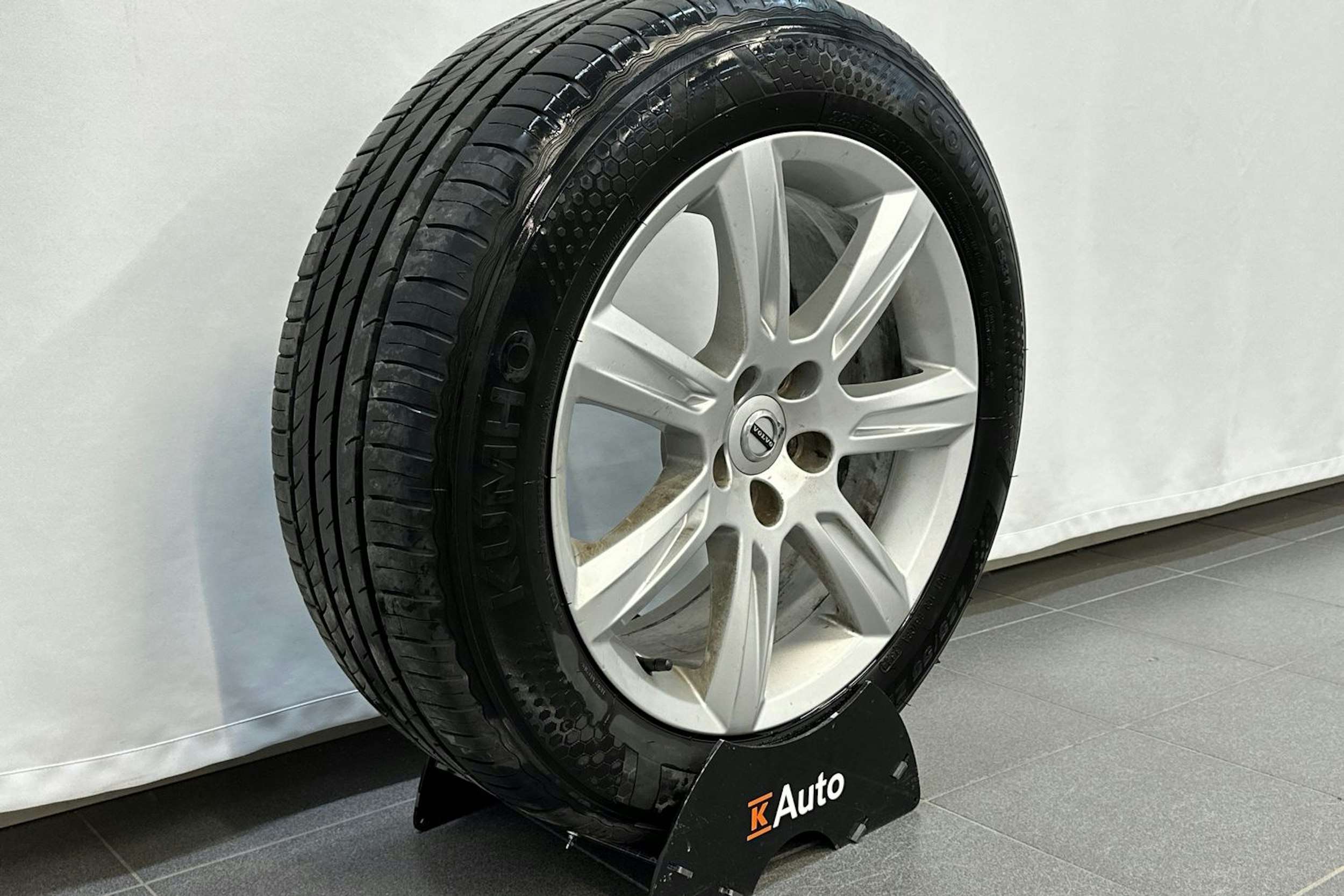 sininen Volvo S90 2017 kuva 36.