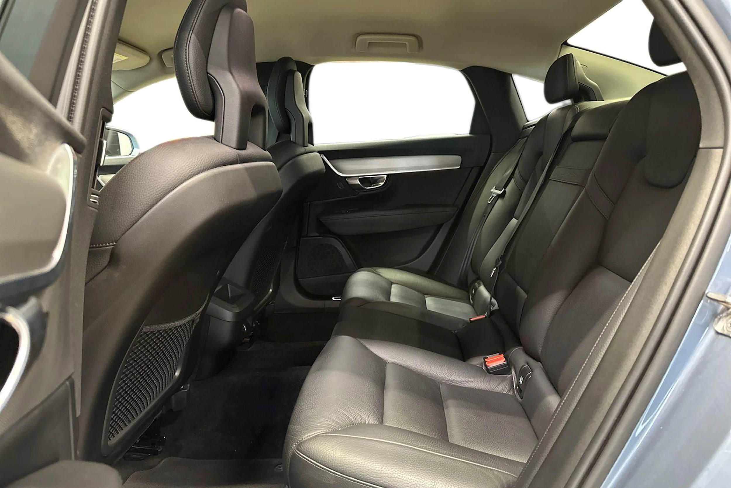 sininen Volvo S90 2017 kuva 11.