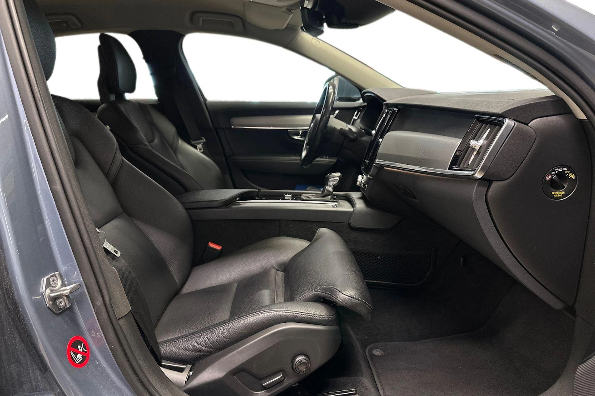 sininen Volvo S90 2017 kuva 12.
