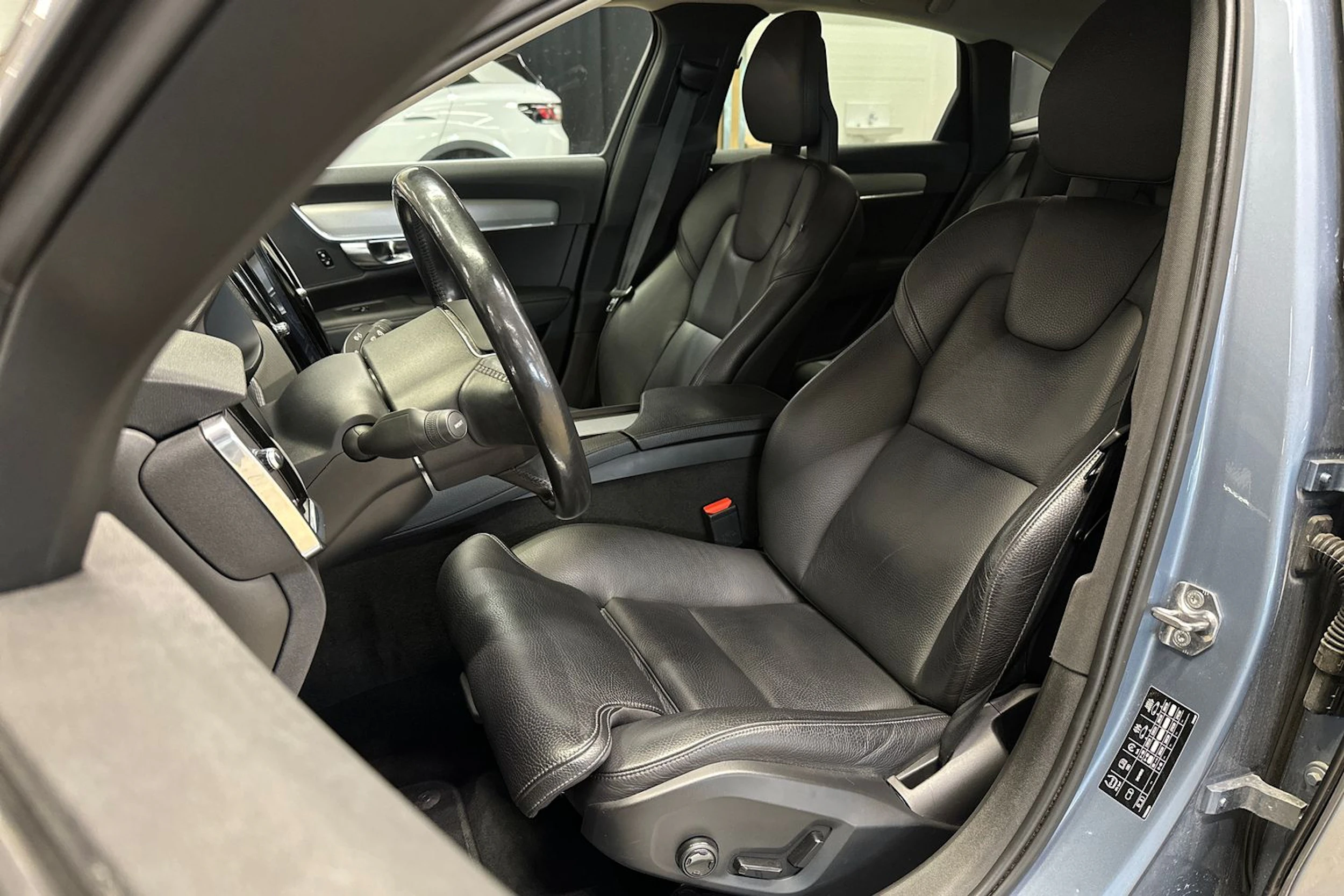 sininen Volvo S90 2017 kuva 16.
