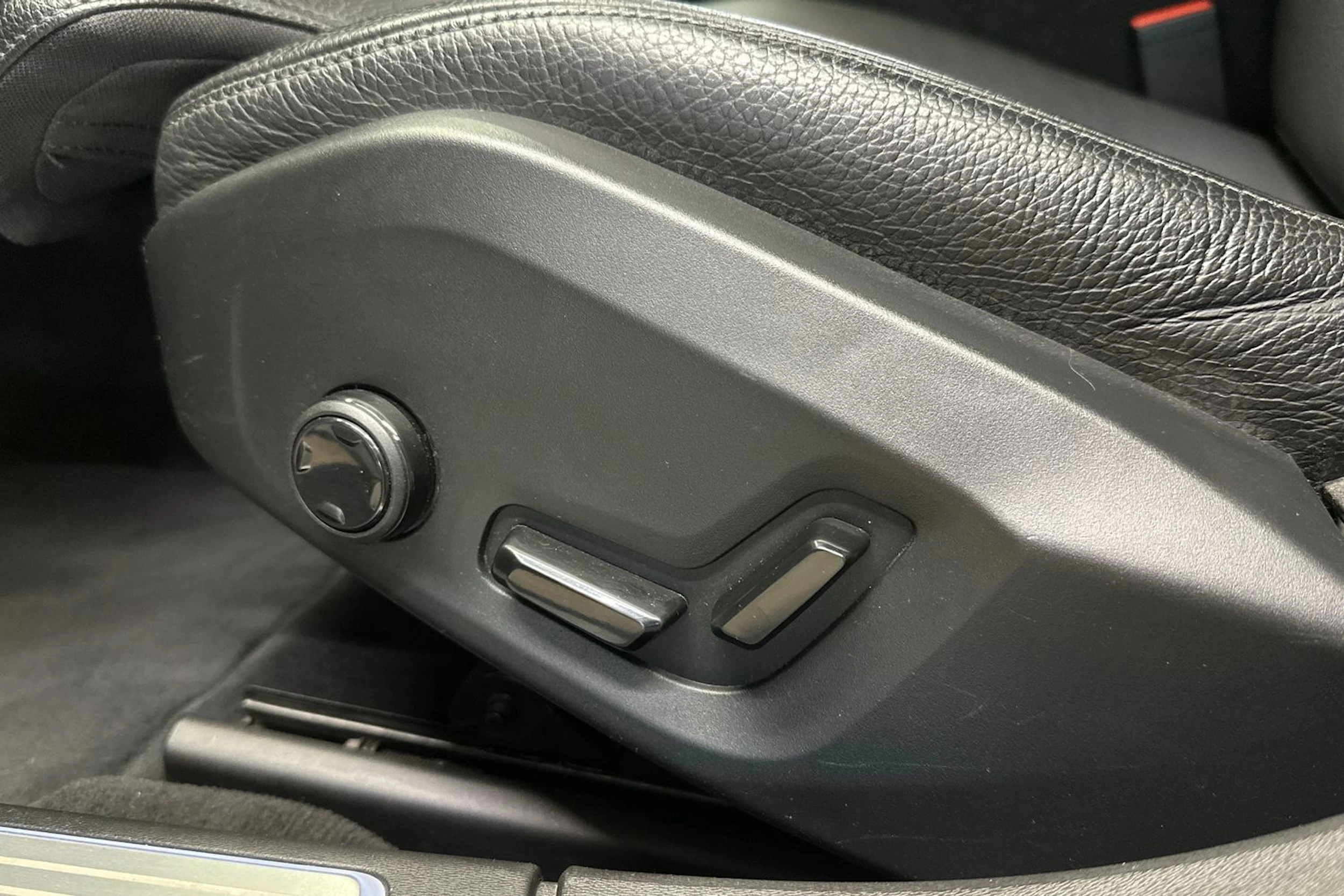 sininen Volvo S90 2017 kuva 17.