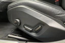 sininen Volvo S90 2017 kuva 17.
