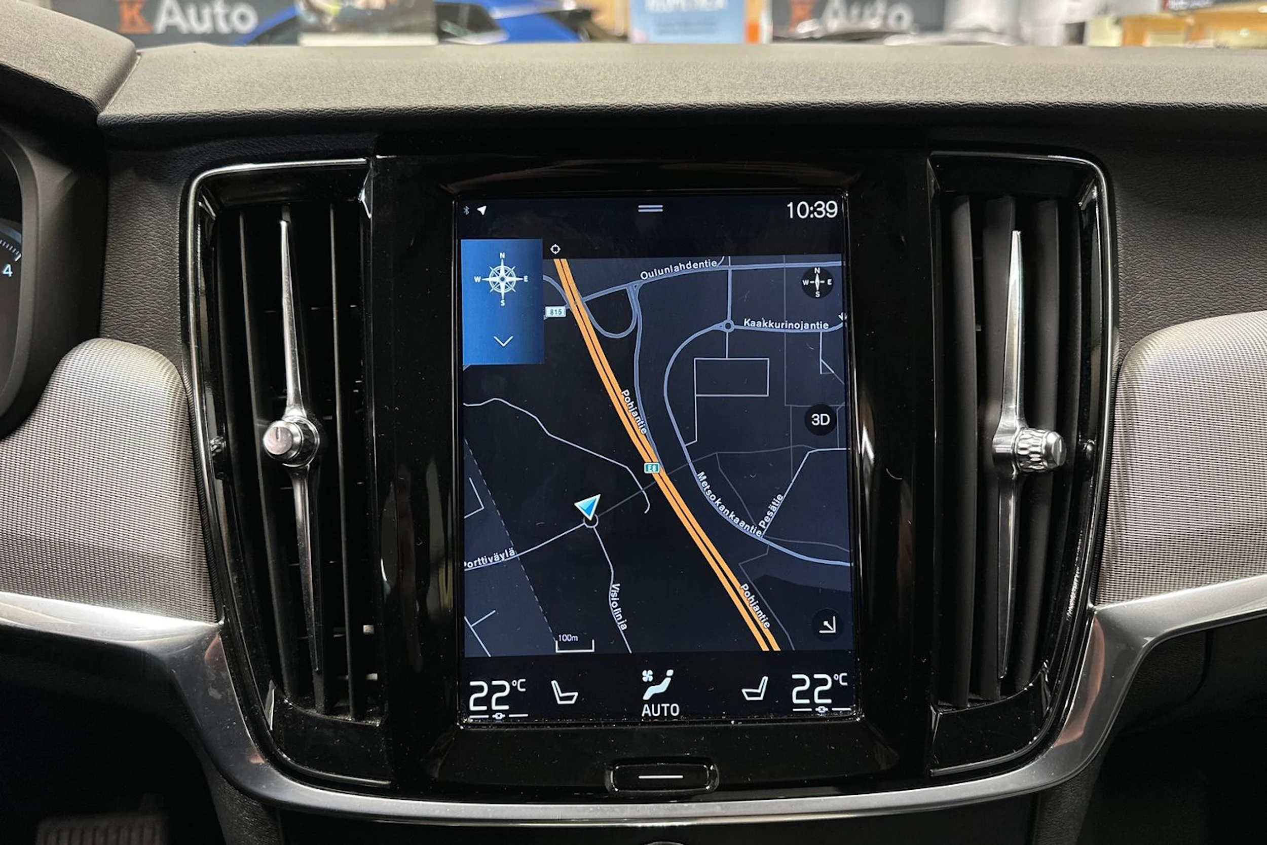 sininen Volvo S90 2017 kuva 18.