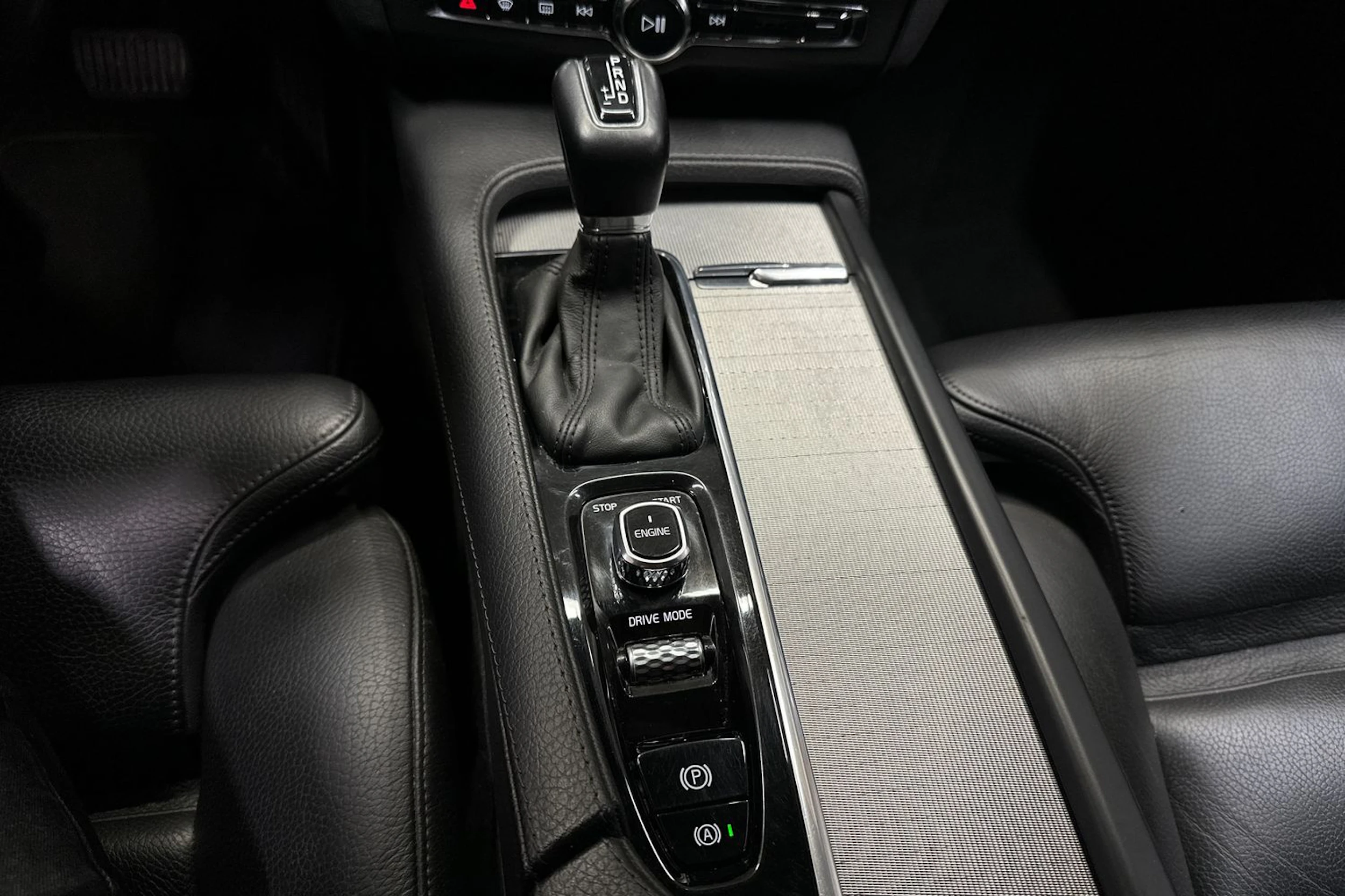 sininen Volvo S90 2017 kuva 20.