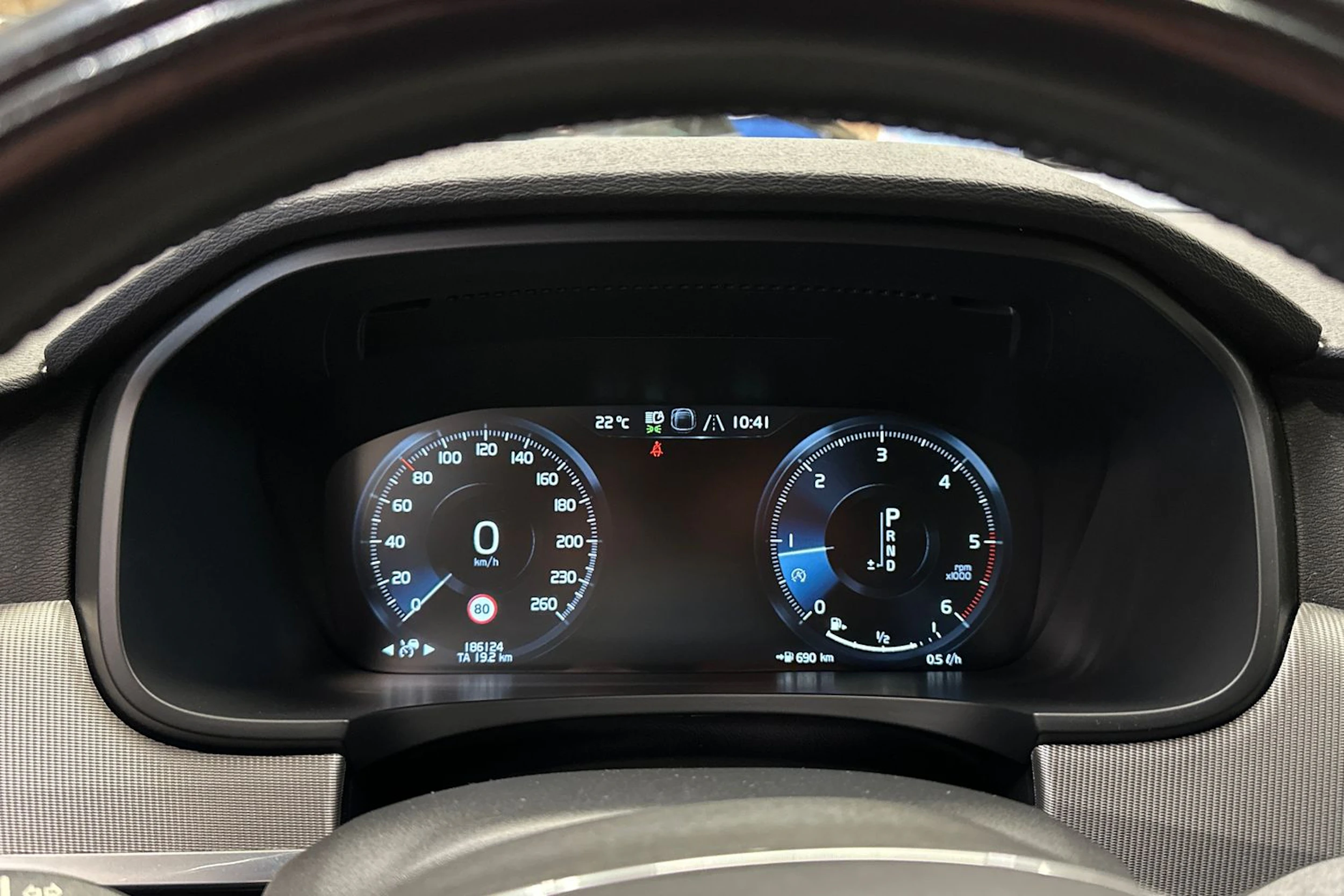 sininen Volvo S90 2017 kuva 21.