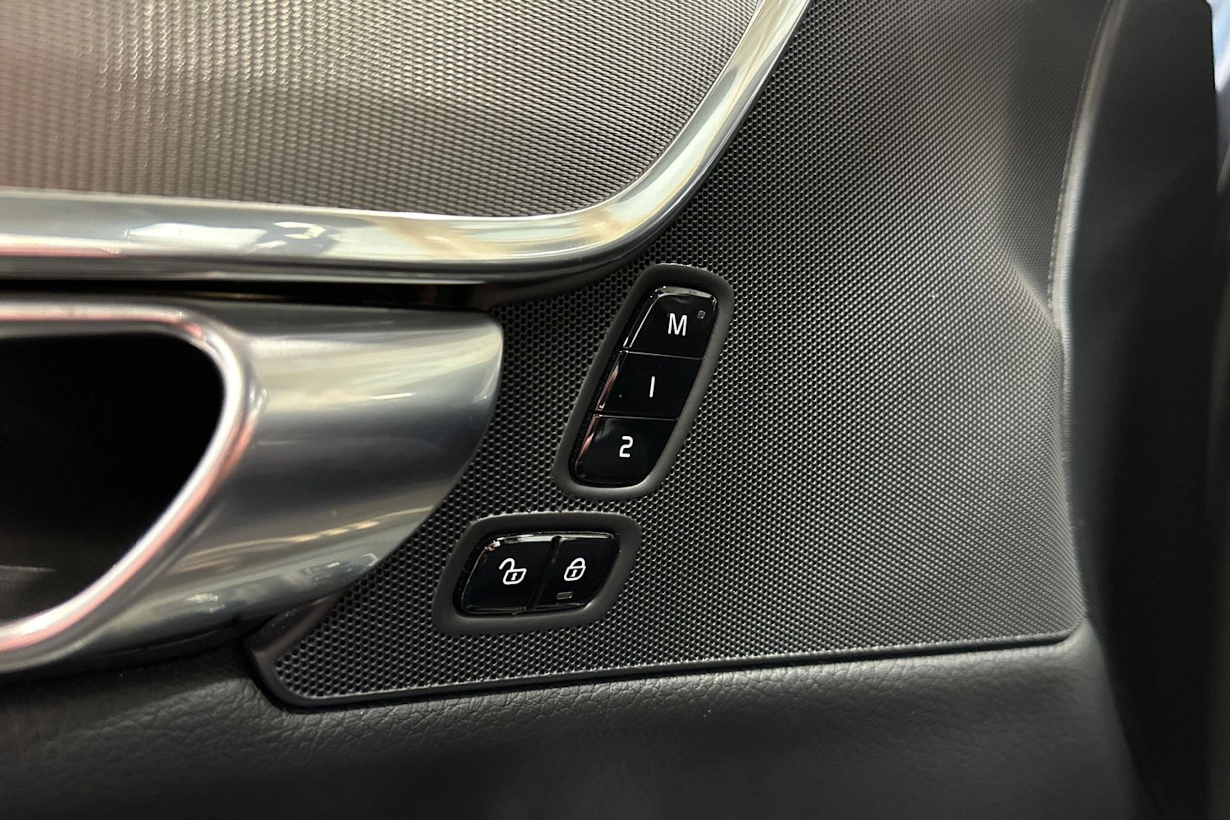 sininen Volvo S90 2017 kuva 23.