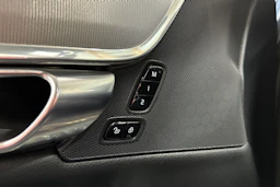 sininen Volvo S90 2017 kuva 23.