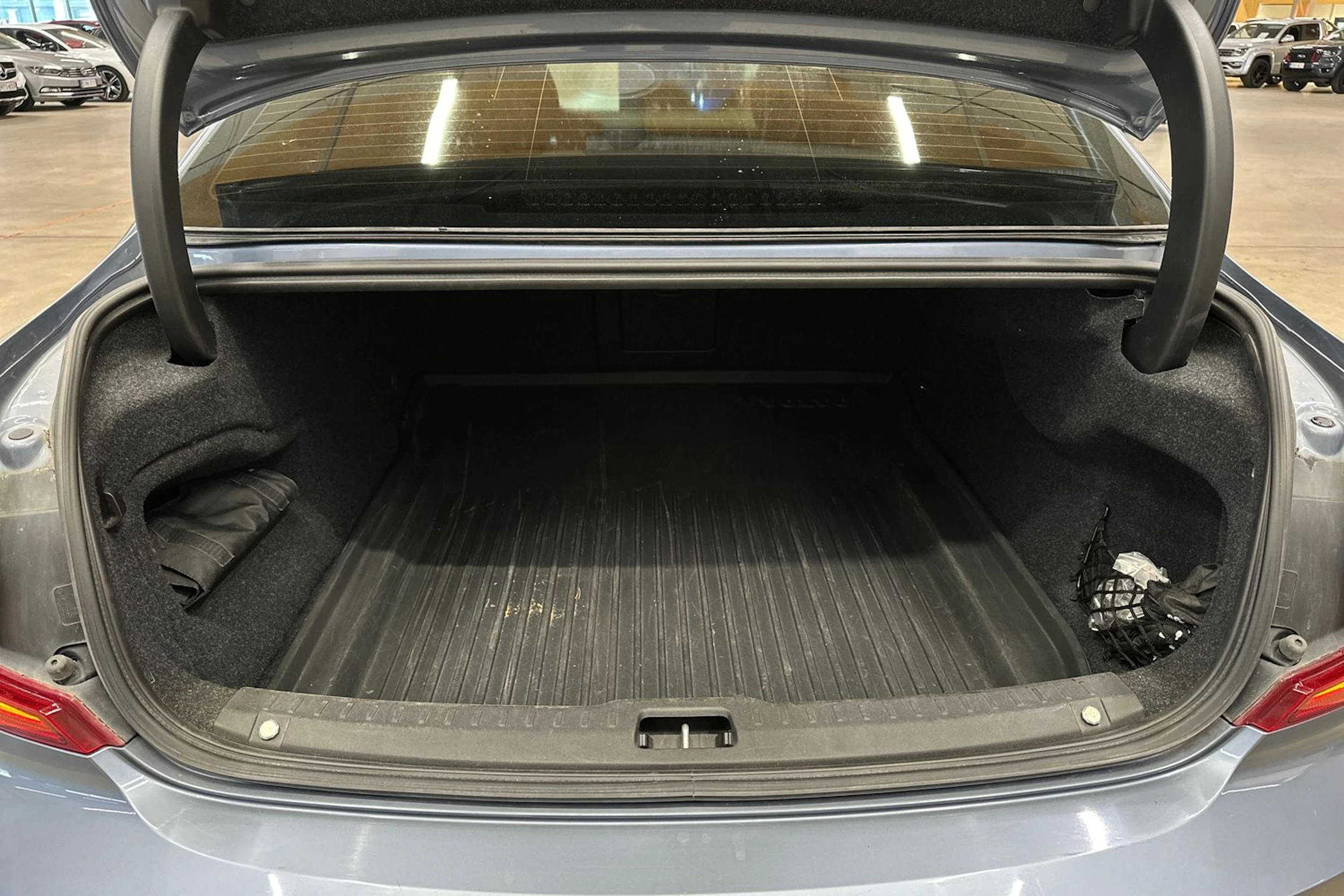 sininen Volvo S90 2017 kuva 24.