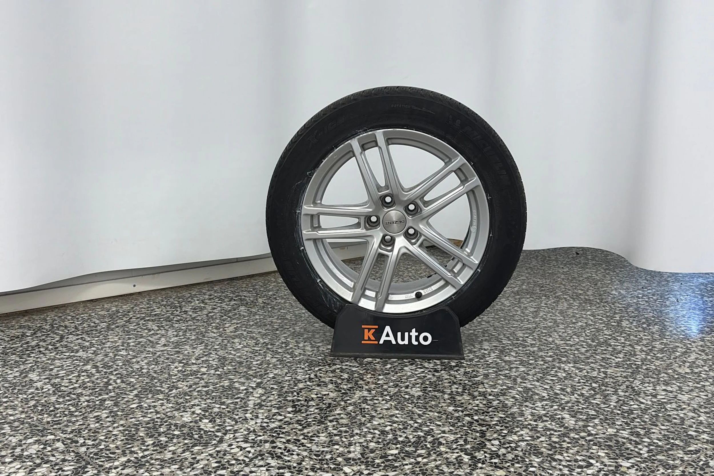 musta Volvo S90 2017 kuva 13.