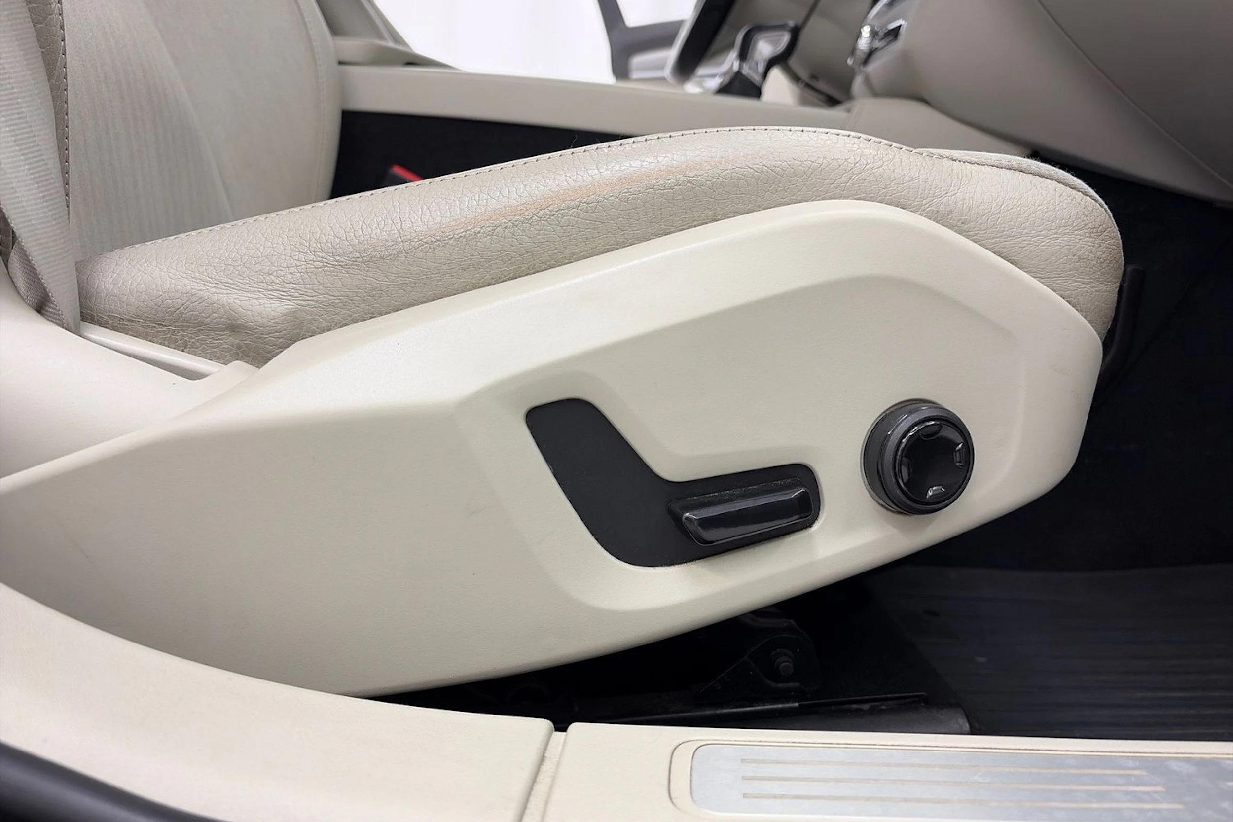 musta Volvo S90 2017 kuva 19.