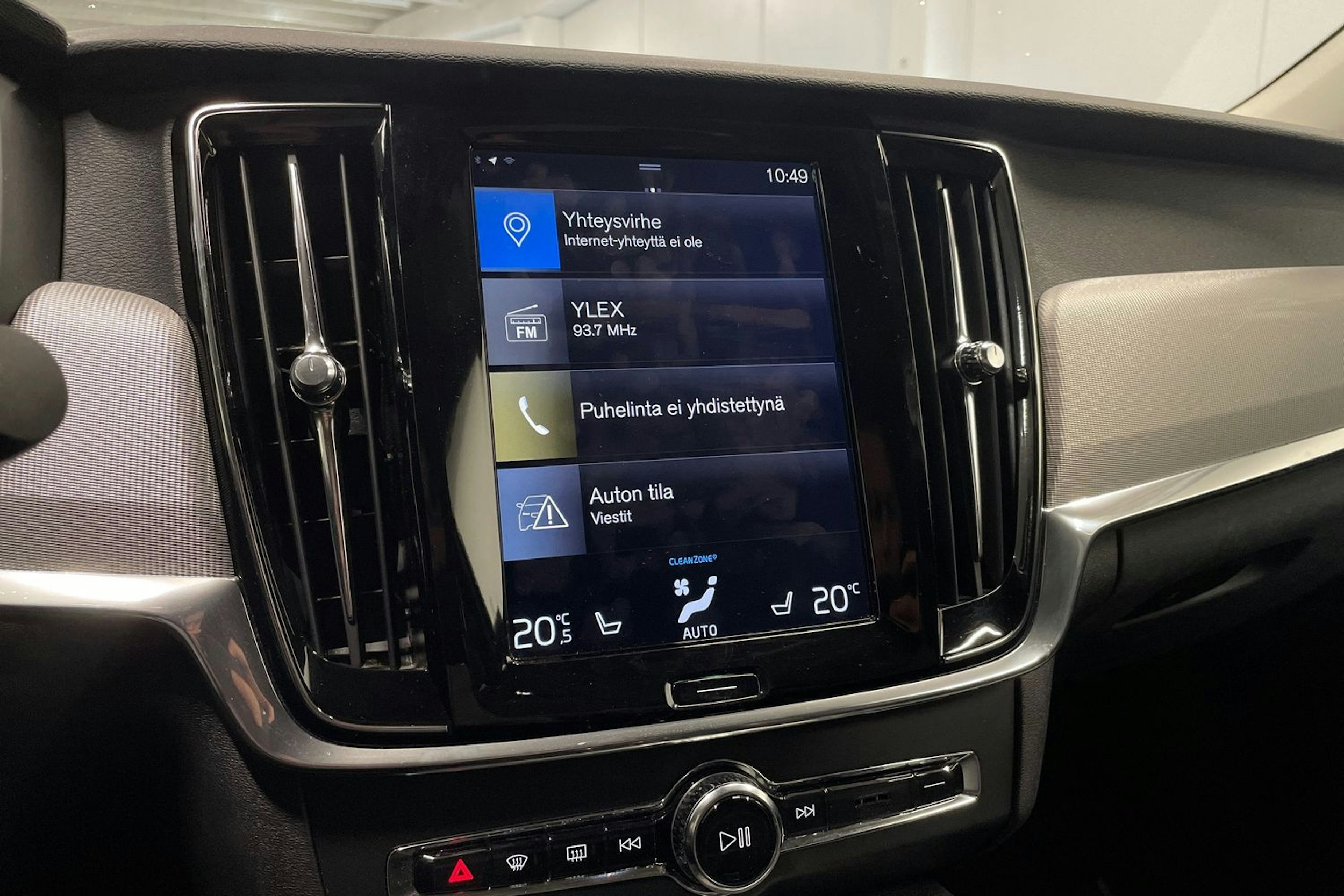 valkoinen Volvo S90 2017 kuva 17.