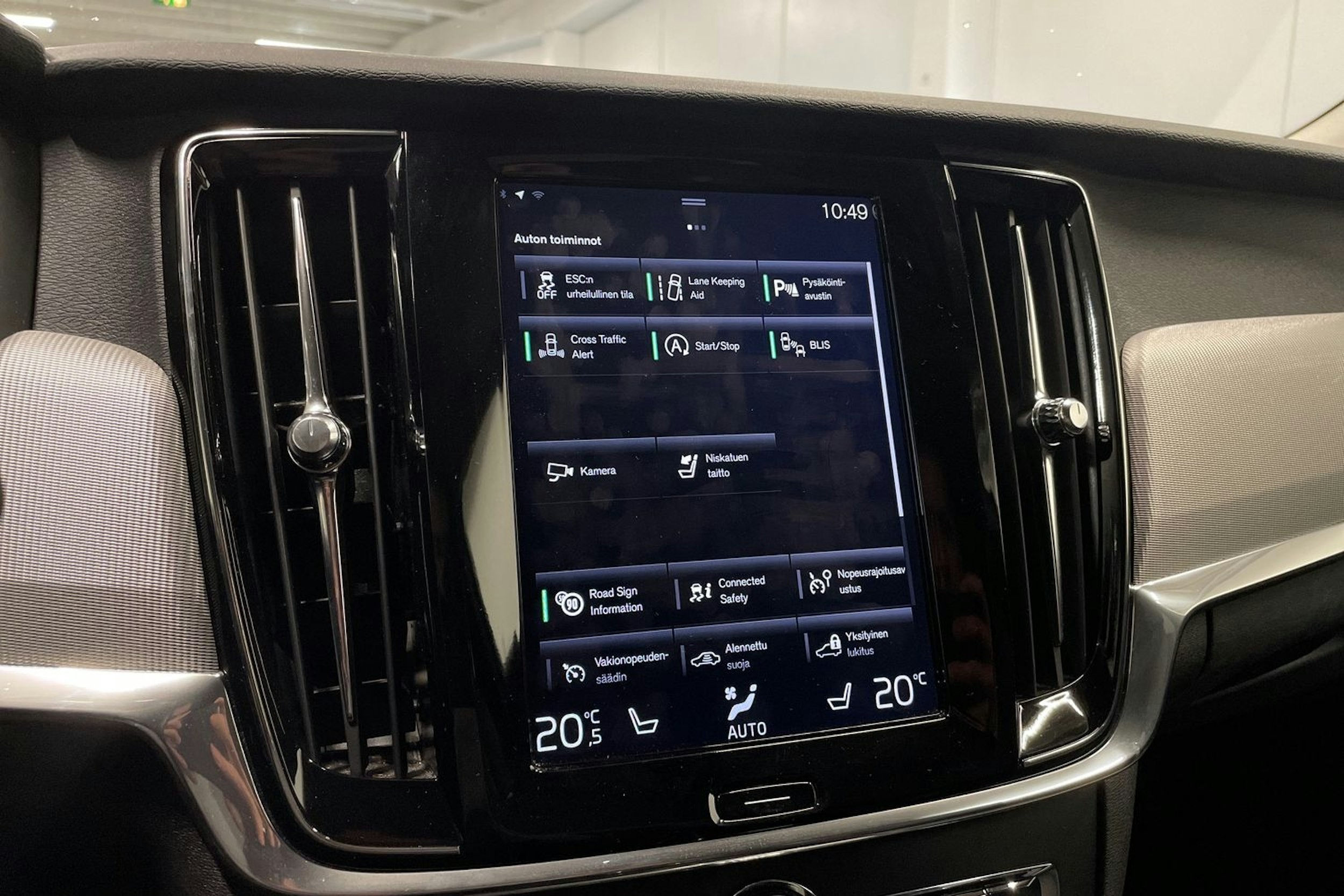 valkoinen Volvo S90 2017 kuva 18.