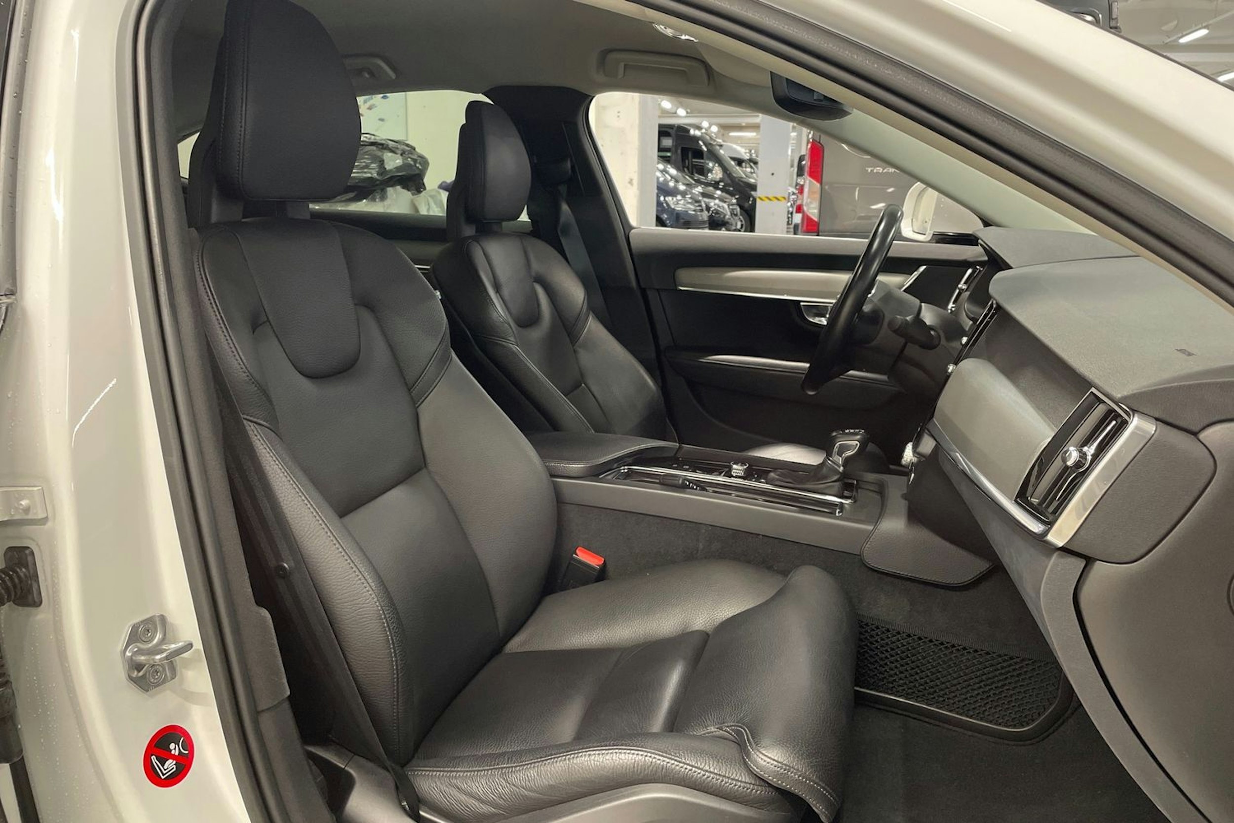 valkoinen Volvo S90 2017 kuva 28.
