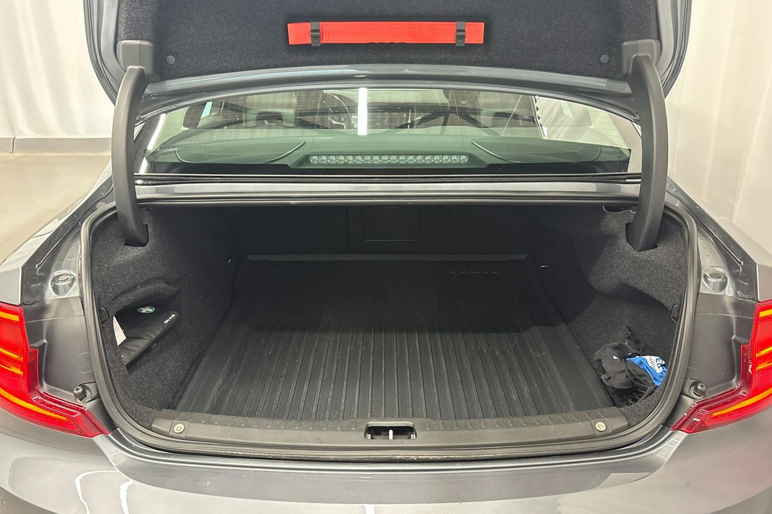 harmaa Volvo S90 2017 kuva 13.
