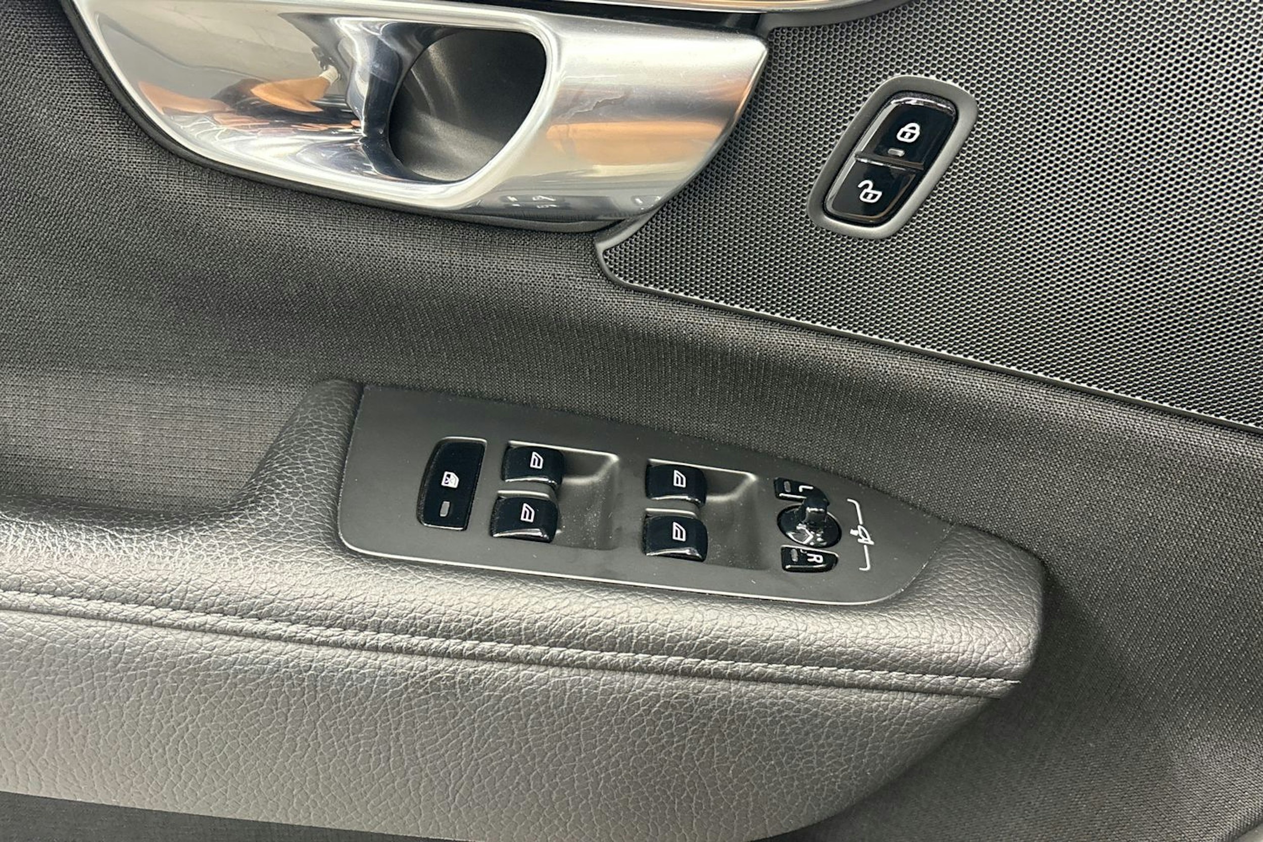 harmaa Volvo S90 2017 kuva 15.