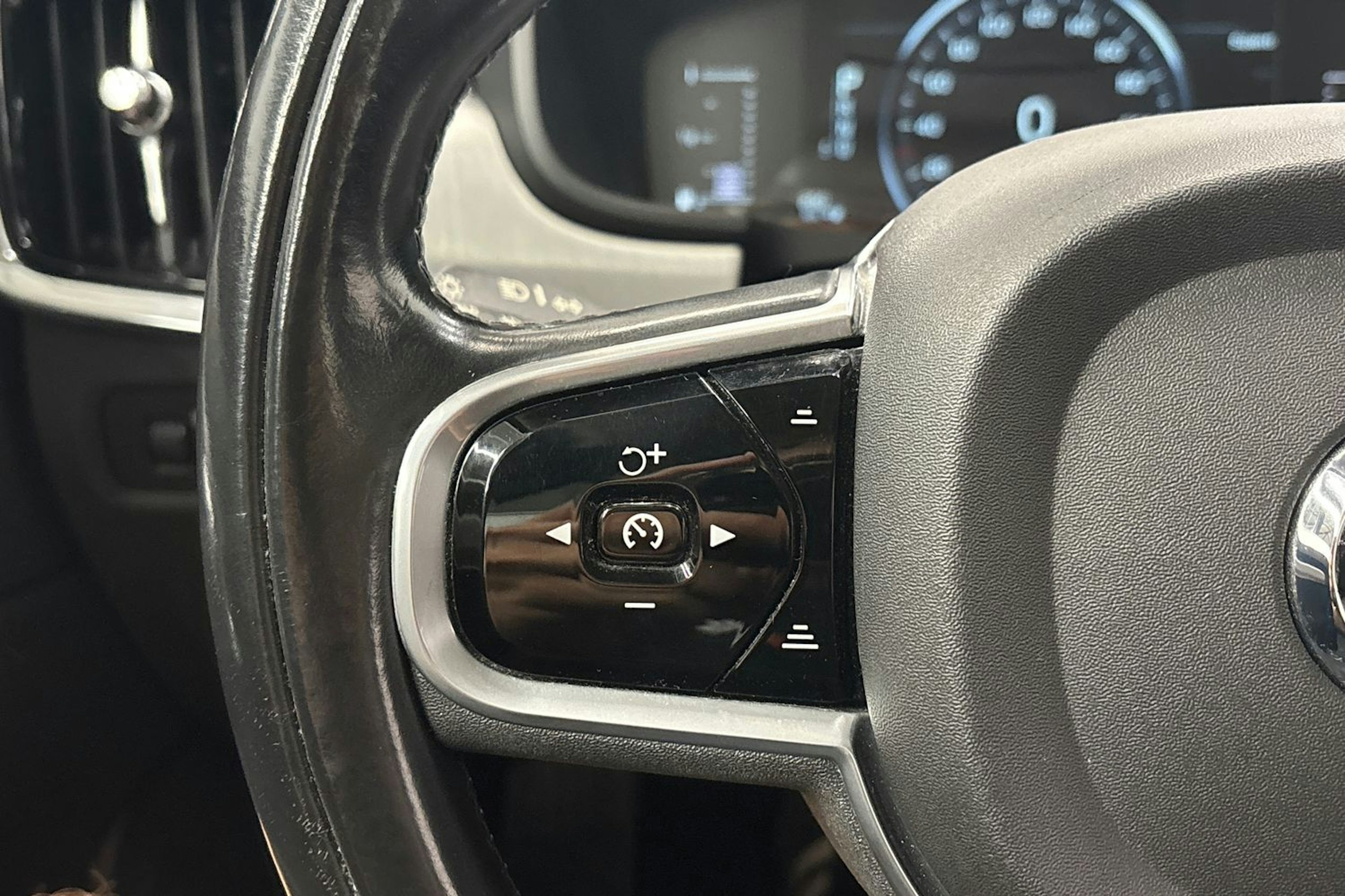 harmaa Volvo S90 2017 kuva 16.