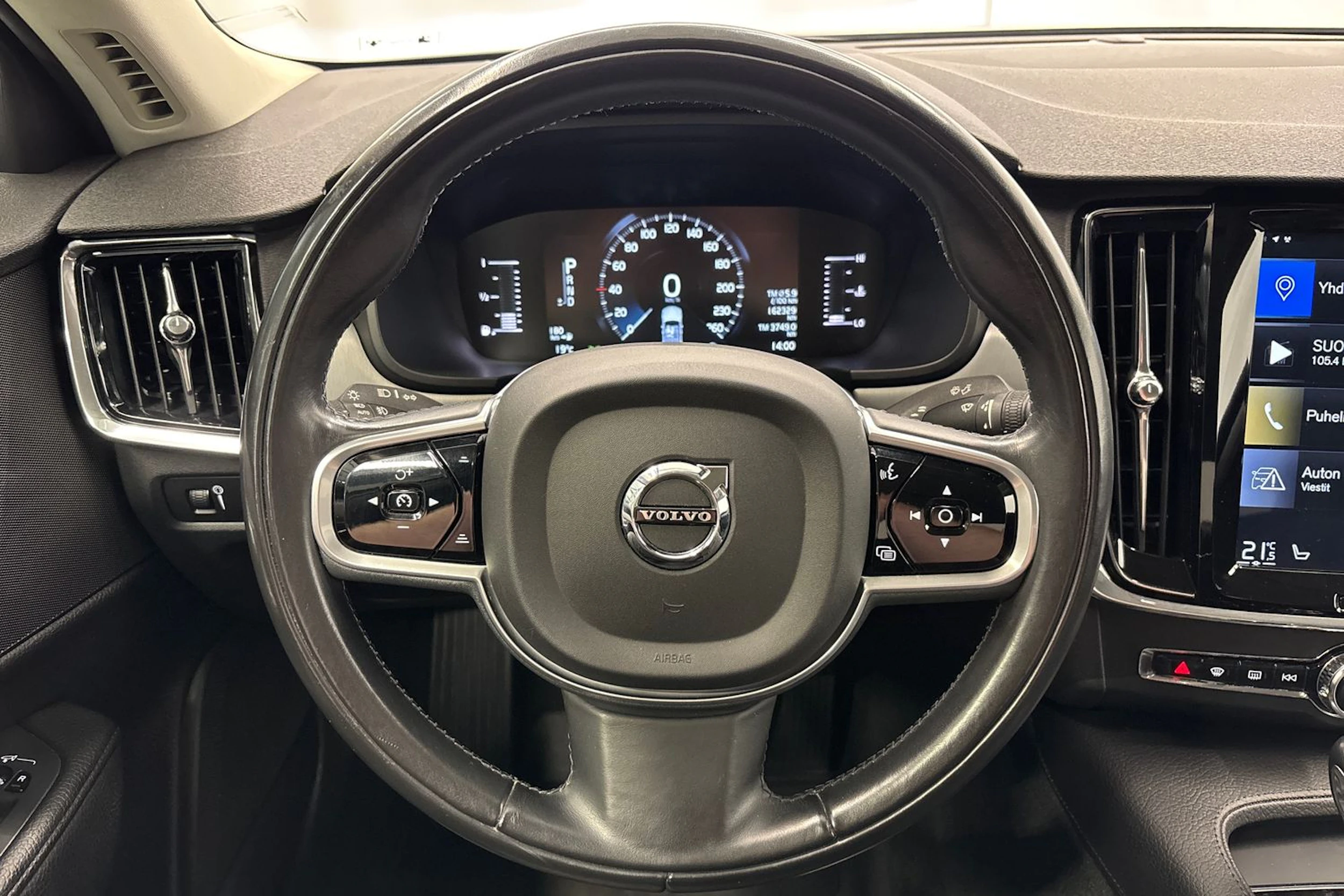 harmaa Volvo S90 2018 kuva 11.