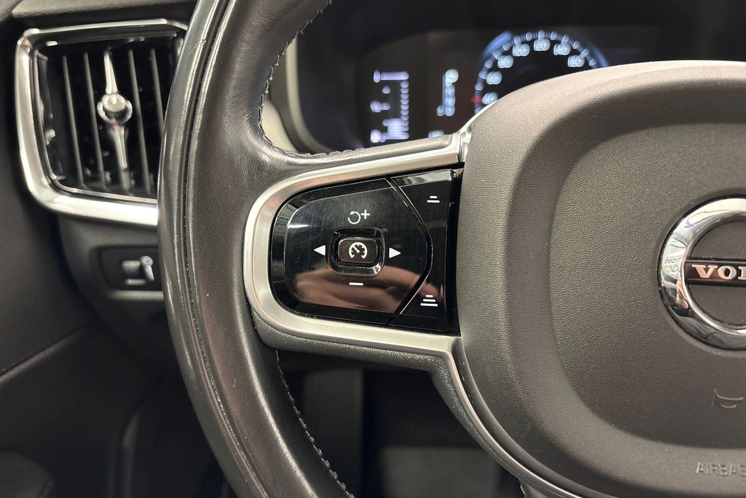 harmaa Volvo S90 2018 kuva 12.