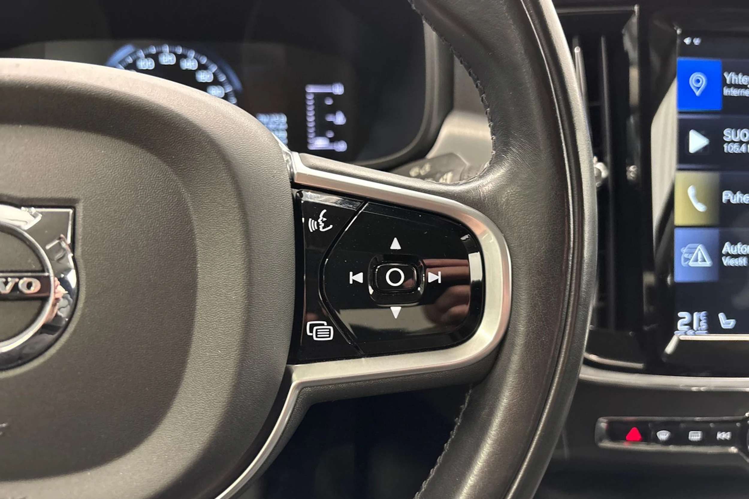 harmaa Volvo S90 2018 kuva 13.