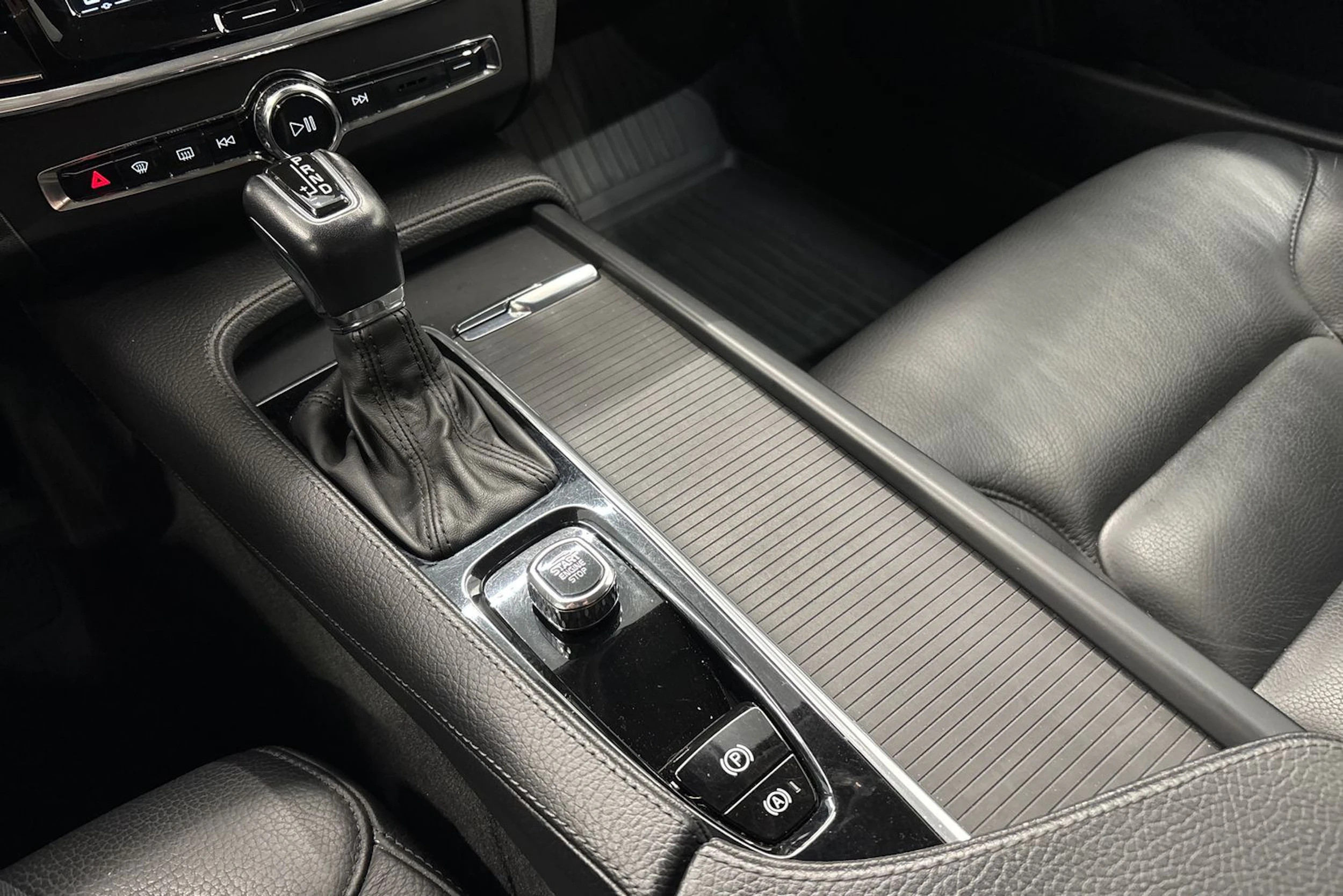 harmaa Volvo S90 2018 kuva 15.