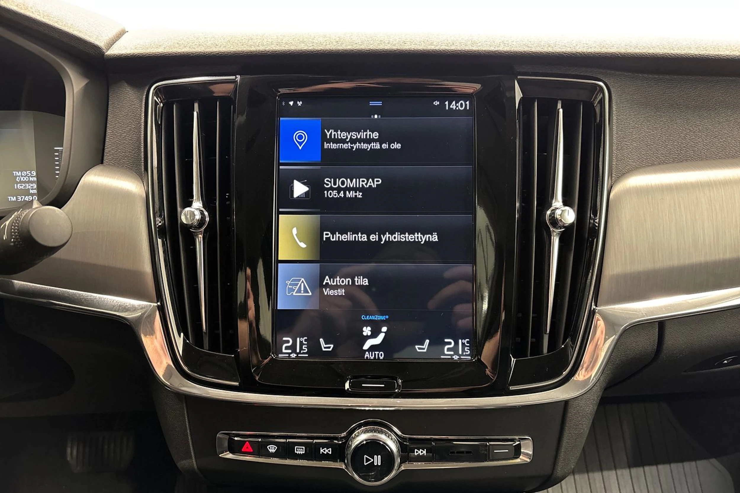 harmaa Volvo S90 2018 kuva 16.