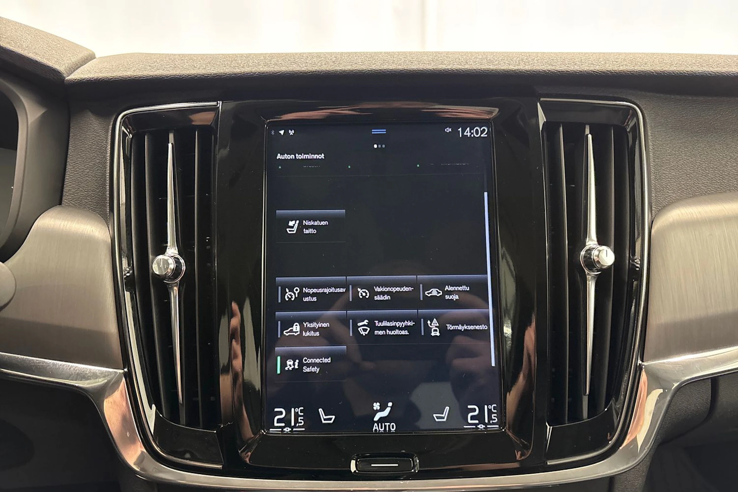harmaa Volvo S90 2018 kuva 18.
