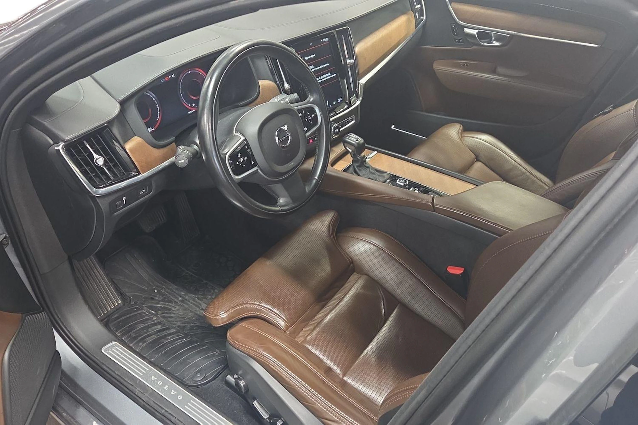 harmaa Volvo S90 2018 kuva 3.