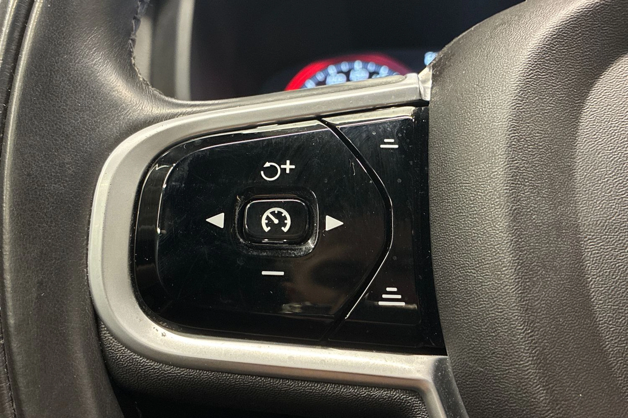 harmaa Volvo S90 2018 kuva 18.