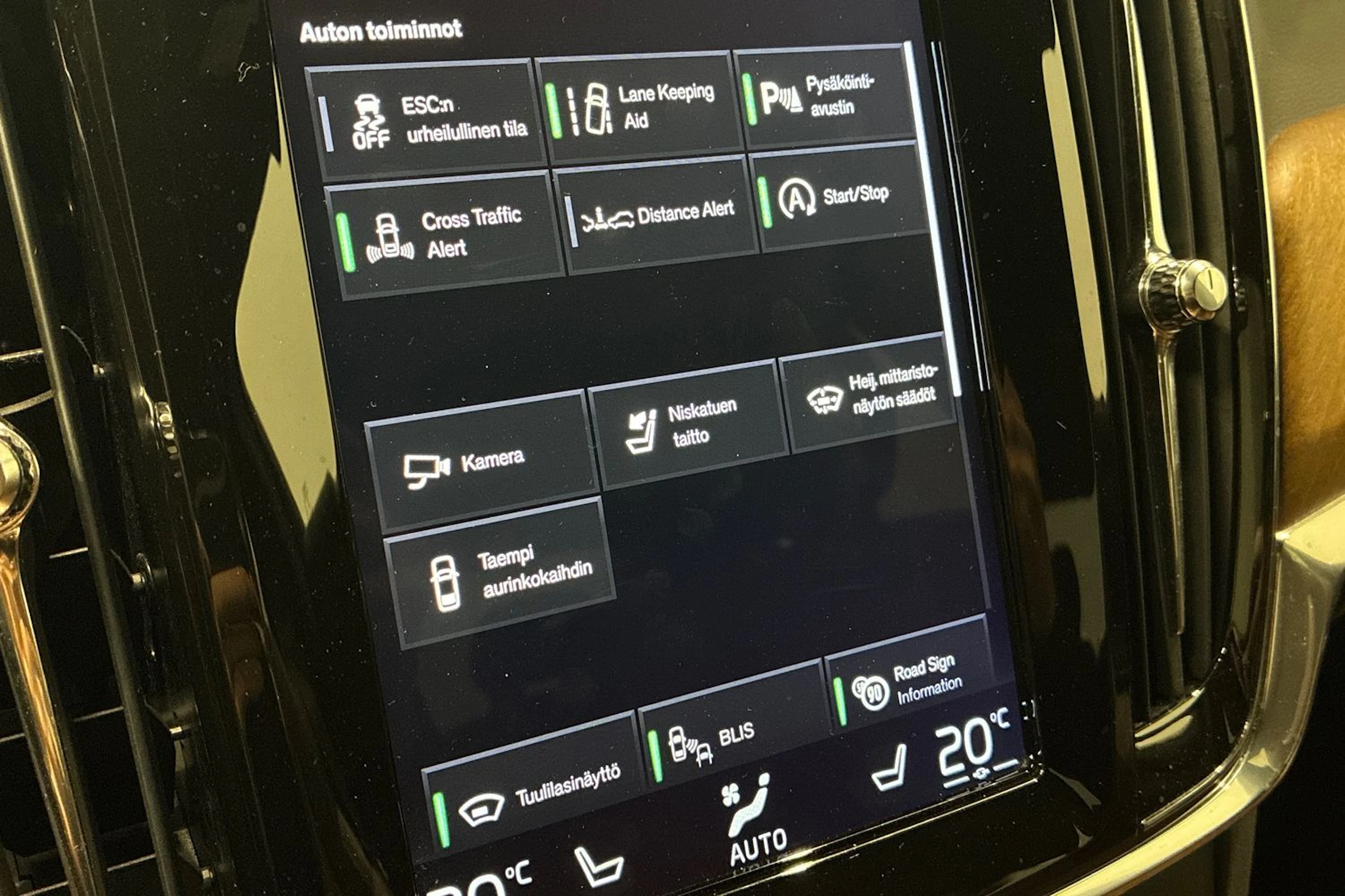 harmaa Volvo S90 2018 kuva 28.