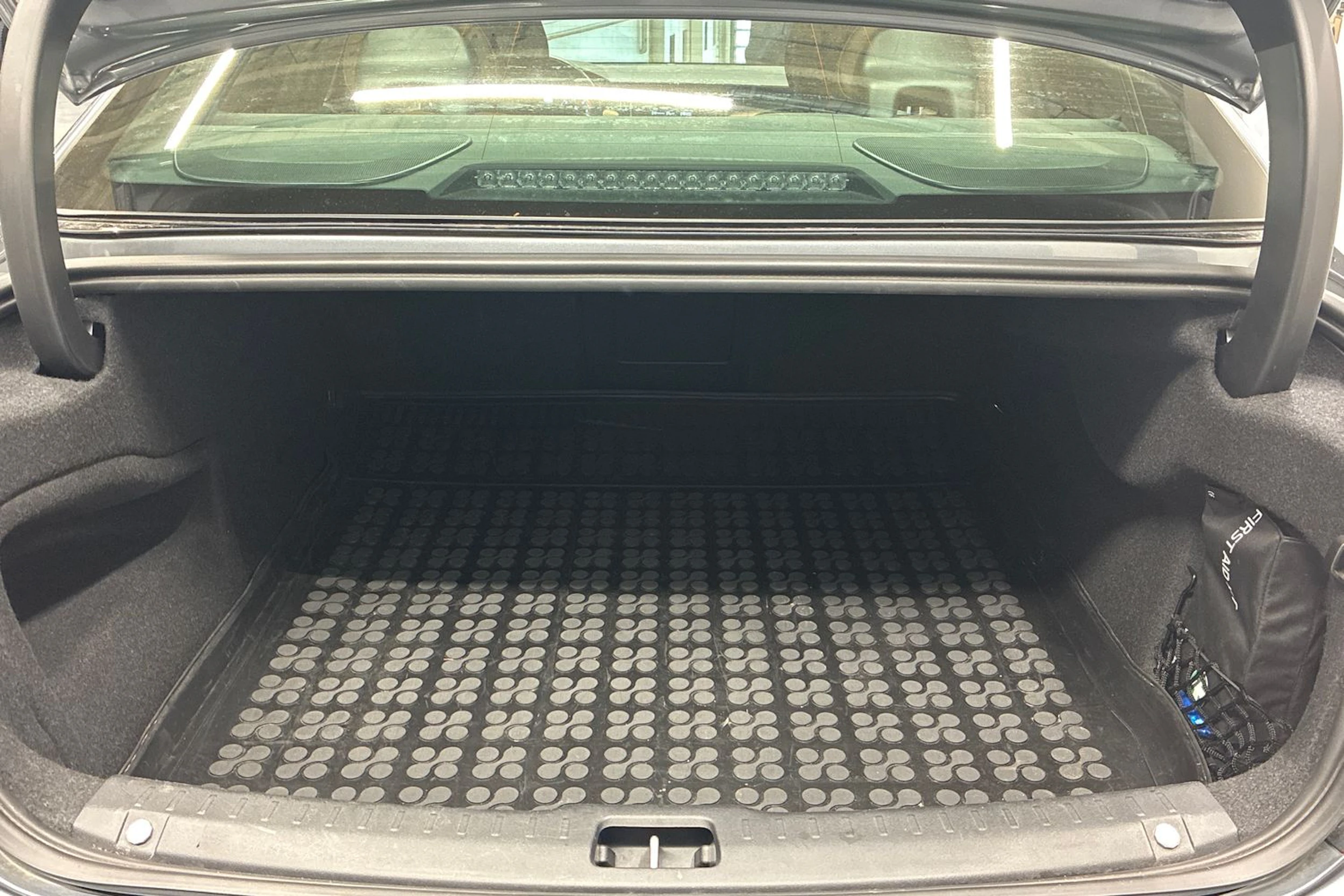 harmaa Volvo S90 2018 kuva 31.